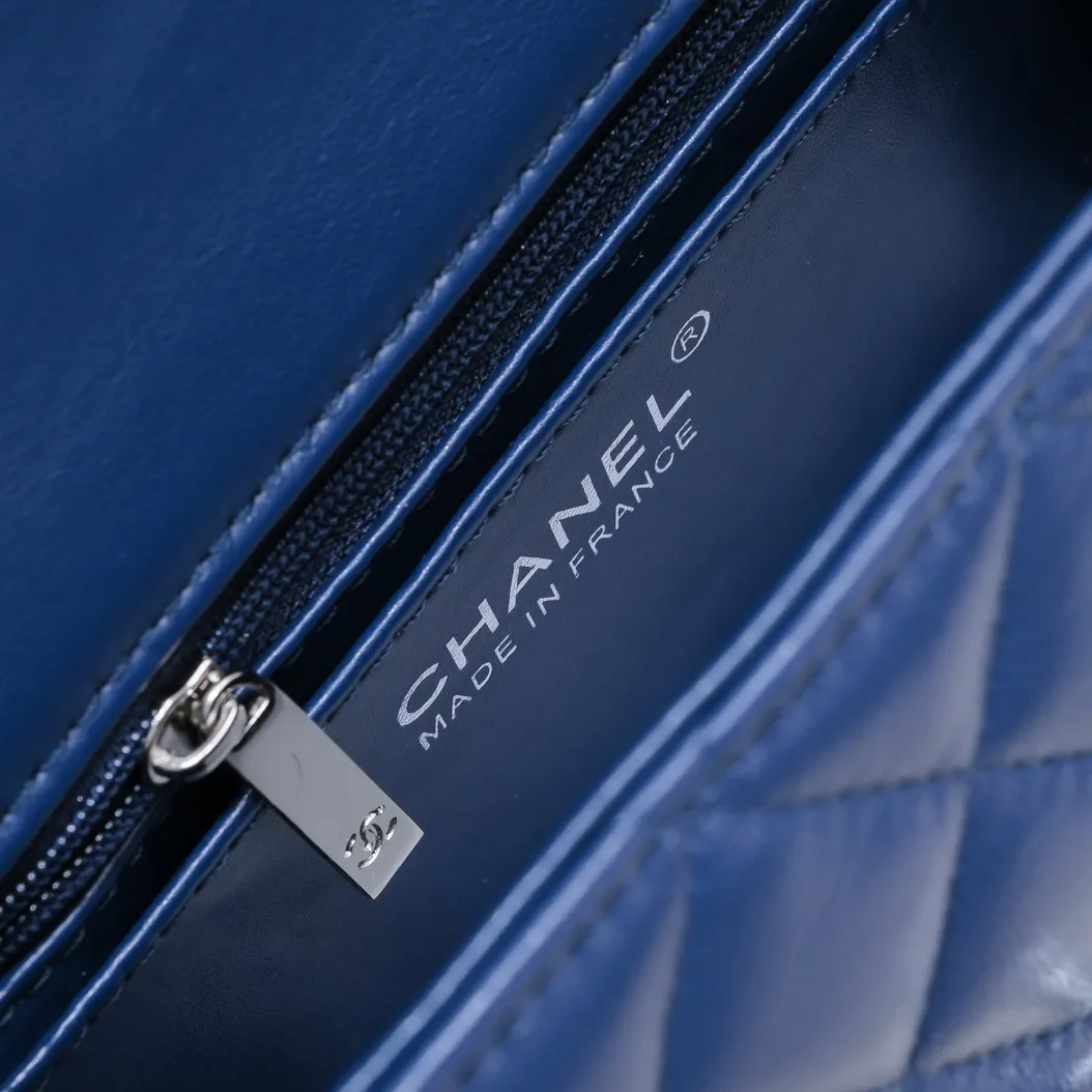 💰310￥Dark blue Chanel🔺🚴🏼💸Choose high-quality sheepskin🌺Original split version and made one to one 💯The hand feel is first-class, 🌲The camera-shaped inspired design fully embodies perfection! [Qiang] [Qiang] Integrates art and practicality, [Ladybug] Gorgeous and low-key plump 💯📨📨Classic is irresistible, ♒ You have to receive it to understand ✈✈🍭🍭Insist on high quality and low price🐟🐟, model number: 1115, size: 17.5*13*5 cm