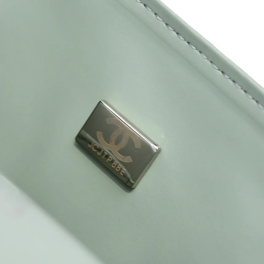 💰420￥Chanel🔥Exclusive quality real shot shipment✈️Official website updated simultaneously👑Chanel sheep pattern classic style with original hardware, summer style is coming💋CHANEL ‼ ️Crossbody bag, sheepskin with red lining🌸‼ ️ 🙈Fashion new favorite🙈 Size: 25.5*16*6.5. Style number: 1112 sheepskin