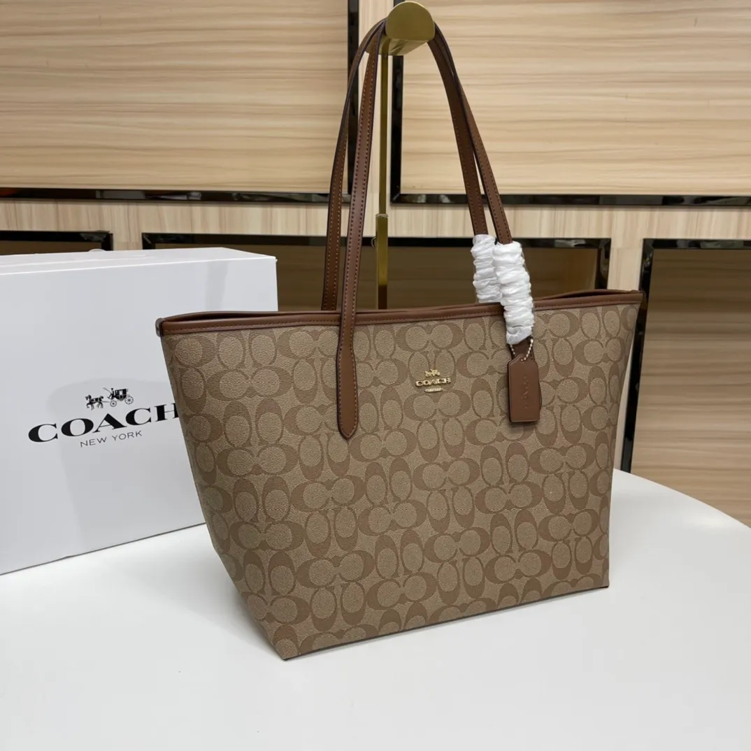 Top original order 400 in batches💰. Coach/Coach new large shopping bag. Style number: 5696& Classic presbyopic logo tote bag is super cute. It is suitable for commuting. It has a huge capacity and is also very suitable for mothers. It has a wide range of applicability, especially suitable for students, part-time workers and mothers. Size: 34*31*16 cm,