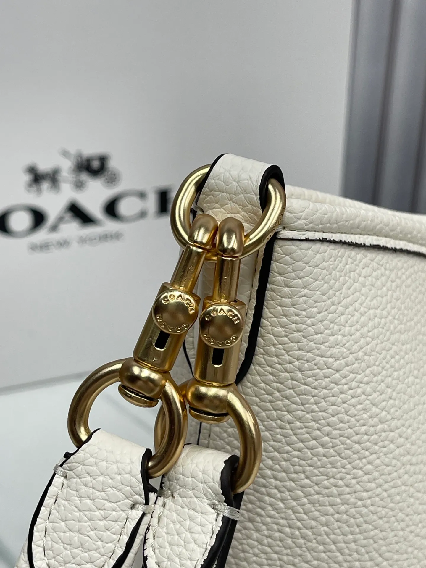 Top original order, batch 420💰Koujia counter synchronization. New underarm bag Laurela single shoulder crossbody portable hobo bag Style number: CR149 Size: 28-18-11cm