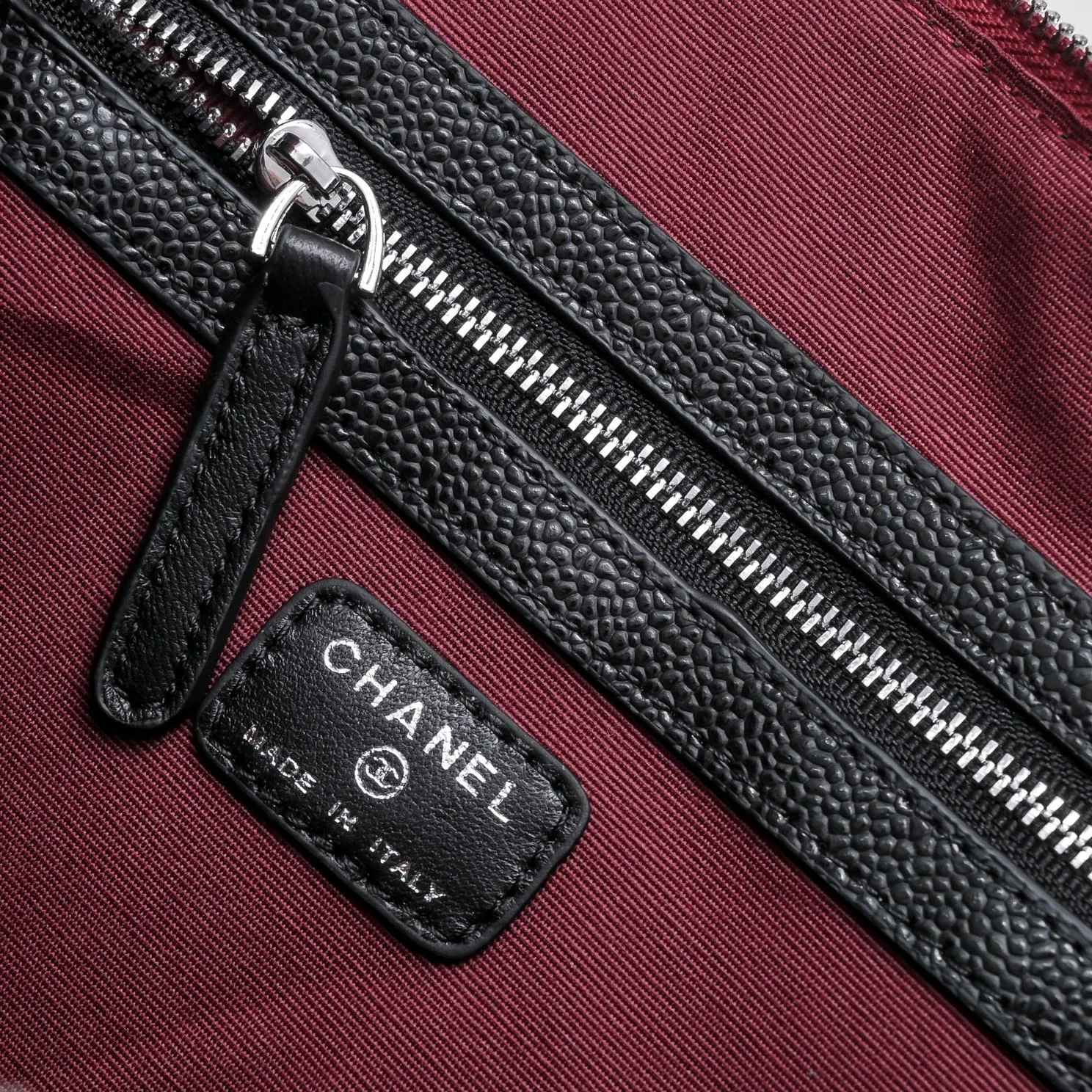 💰340￥Silver buckle with box Chanel/Chanel🔥 ⚡⚡The latest cowhide caviar rhombus handbag from the official website👏👏more fashionable and trendy📢 📢It looks more noble and generous when you get it💗💗Synchronized with all major counters🎀🎀Size: 34*24cm Style number: 80573