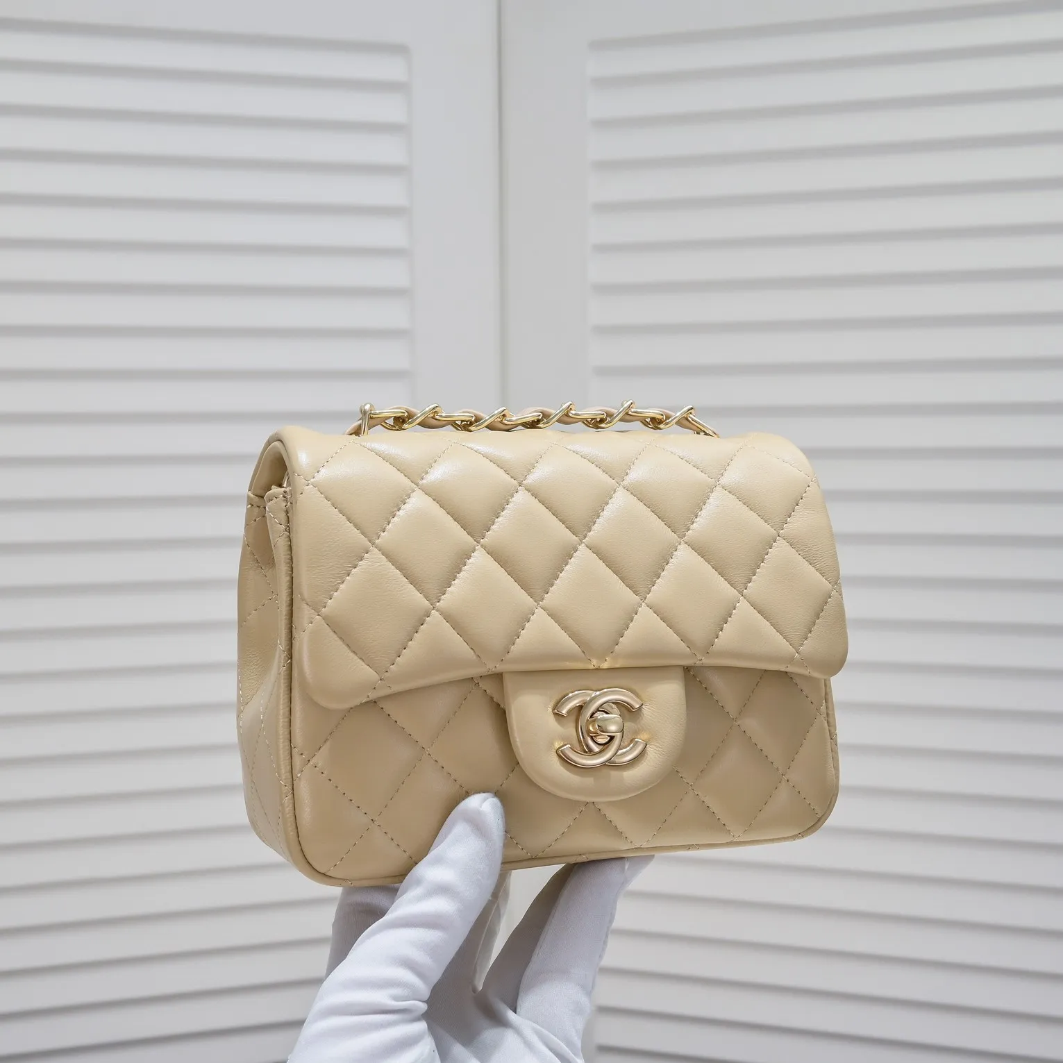 💰310￥Apricot Chanel🔺🚴🏼💸Choose high-quality sheepskin🌺Original split version to create one to one 💯The hand feel is first-class, 🌲The camera-shaped inspired design fully embodies perfection! [Qiang] [Qiang] Integrates art and practicality, [Ladybug] Gorgeous and low-key plump 💯📨📨Classic is irresistible, ♒ You have to receive it to understand ✈✈🍭🍭Insist on high quality and low price🐟🐟, model number: 1115, size: 17.5*13*5 cm
