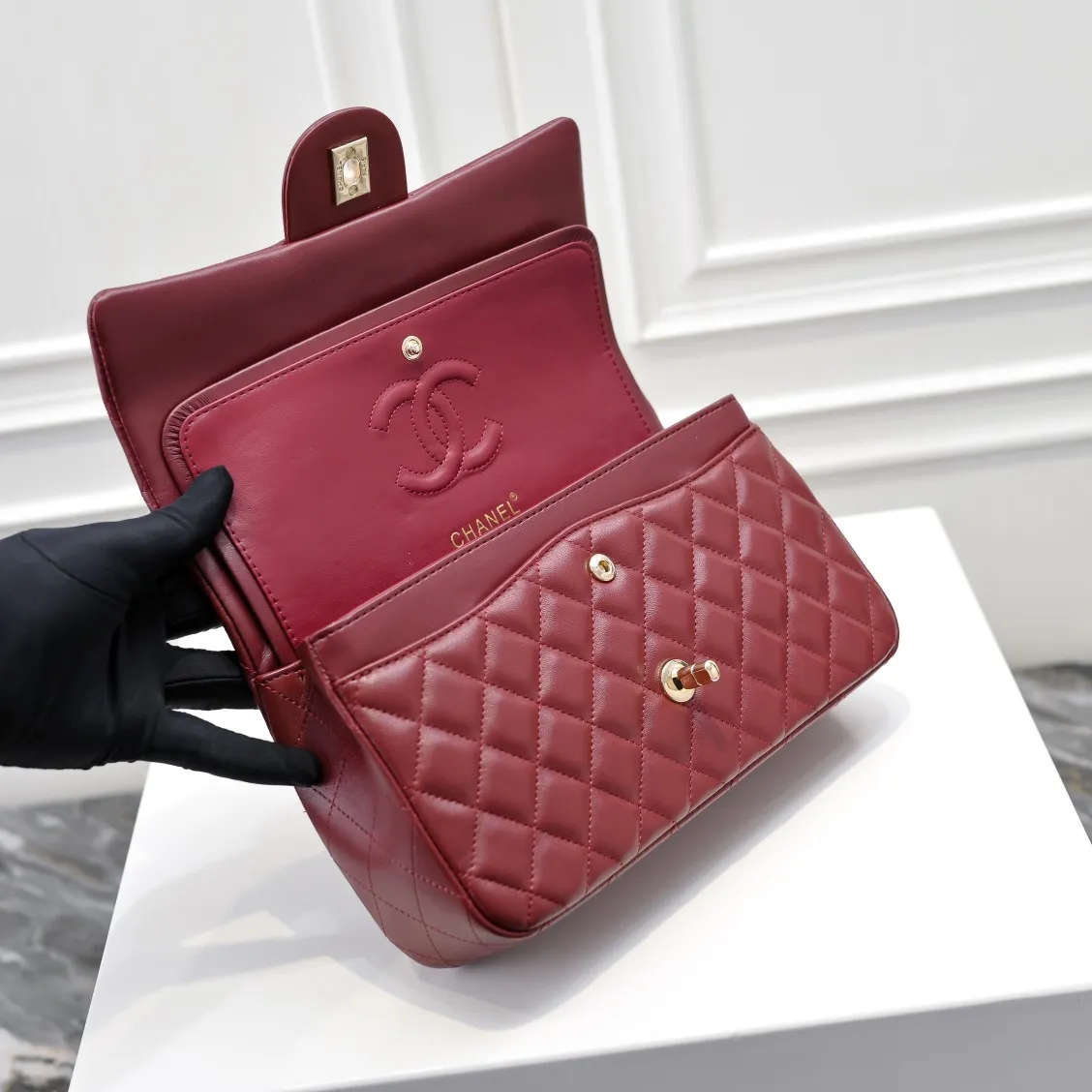 💰420￥Chanel🔥Exclusive quality real shot shipment✈️Official website updated simultaneously👑Chanel sheep pattern classic style with original hardware, summer style is coming💋CHANEL ‼ ️Crossbody bag, sheepskin with red lining🌸‼ ️ 🙈Fashion new favorite🙈 Size: 25.5*16*6.5. Style number: 1112 sheepskin