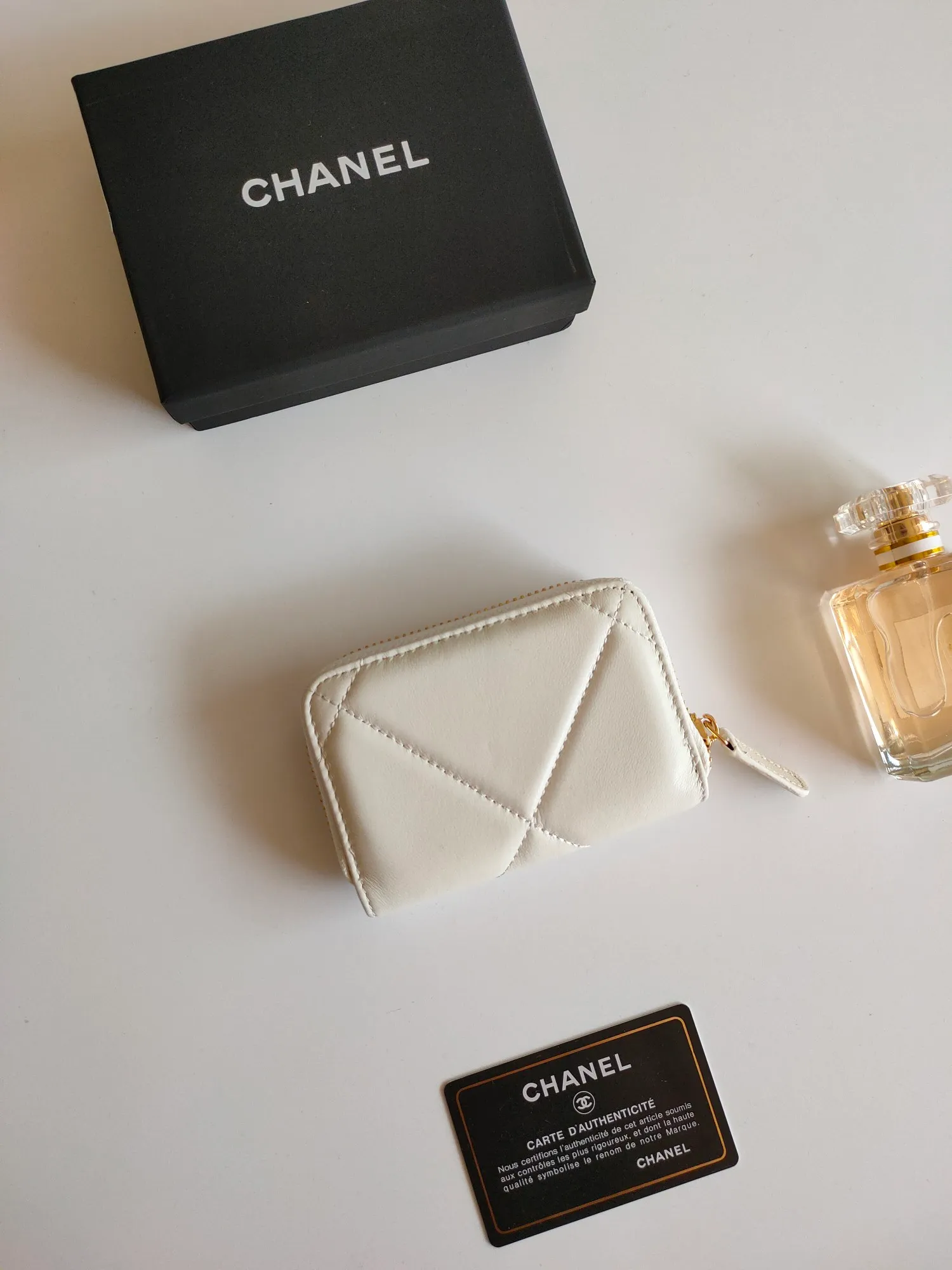 ￥120 Chanel card holder❤Coin purse️❤️Full leather inside and outside. Counter style. Impeccable workmanship details. Adhere to high quality. Style number: P1910 Size: 11.5x8cm