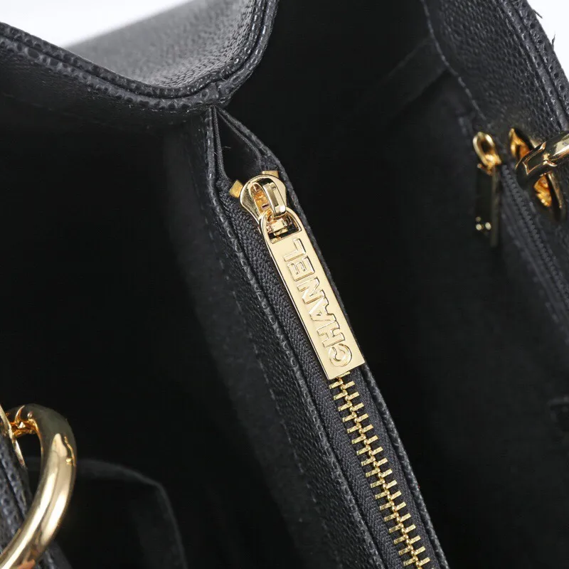 💰480￥Chanel👄👄gst Chanel Hampus Shopping Bag Original cowhide leather ball pattern imported from France👍👍Top-grade original hardware 💃💃Don’t pick anyone, anyone can carry it with style 💄💄It’s stylish when you carry it on your back Dimensions: 34.5x25.5x14 Style No.: 50995
