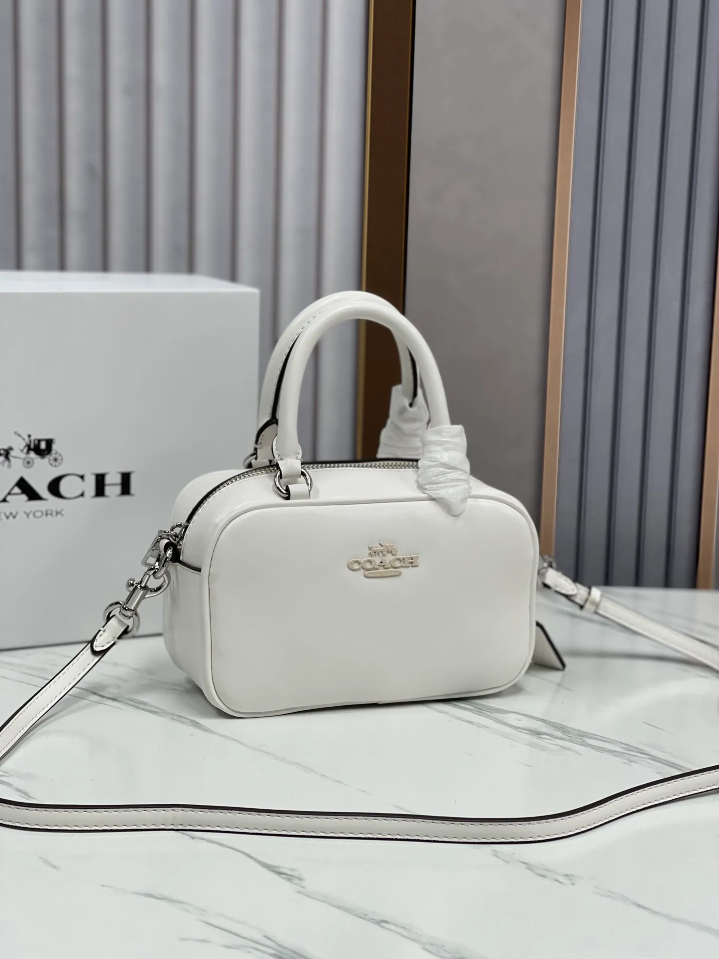 P390¥💰coach/Coach’s new June model Andrea is really not to be missed. CT768 Andrea series is so beautiful! Simple and fashionable, versatile and practical! It’s great whether for personal use or as a gift! Size 21/11/7.