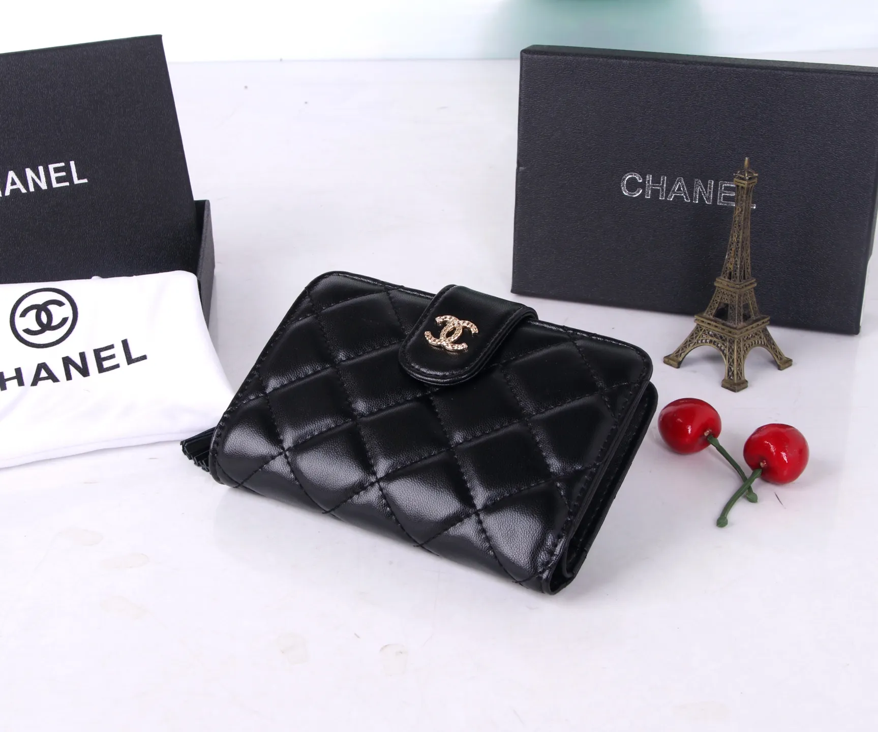 P170 Style No.: 801 Brand: Chanel Color: Black Pink Size: 15*10*3 Description: The latest models from Chanel counters are now available! Made of first-layer lambskin, the workmanship is exquisite, comparable to the counters! Multifunctional small wallet with rich interior compartments, super practical!