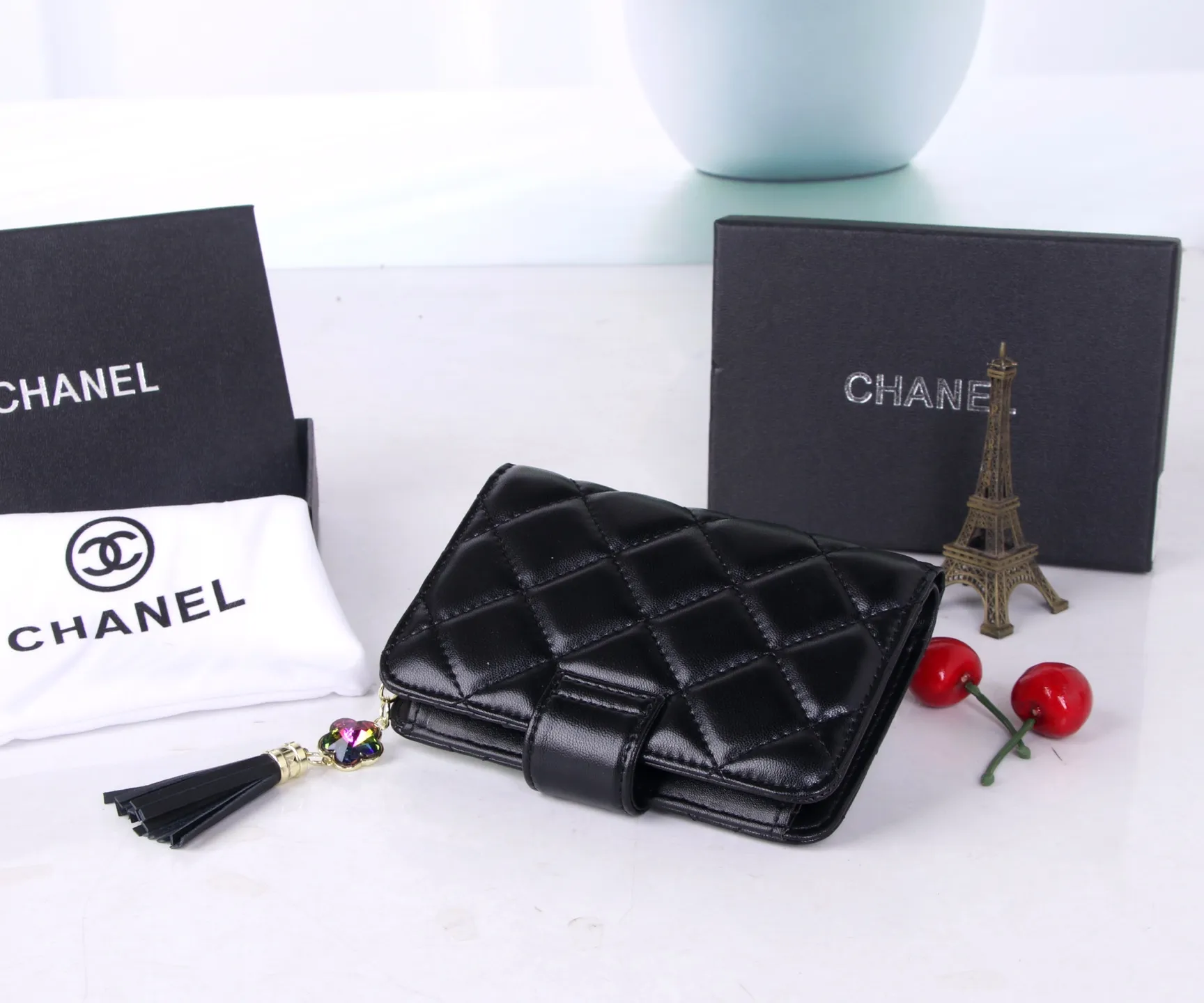P170 Style No.: 801 Brand: Chanel Color: Black Pink Size: 15*10*3 Description: The latest models from Chanel counters are now available! Made of first-layer lambskin, the workmanship is exquisite, comparable to the counters! Multifunctional small wallet with rich interior compartments, super practical!