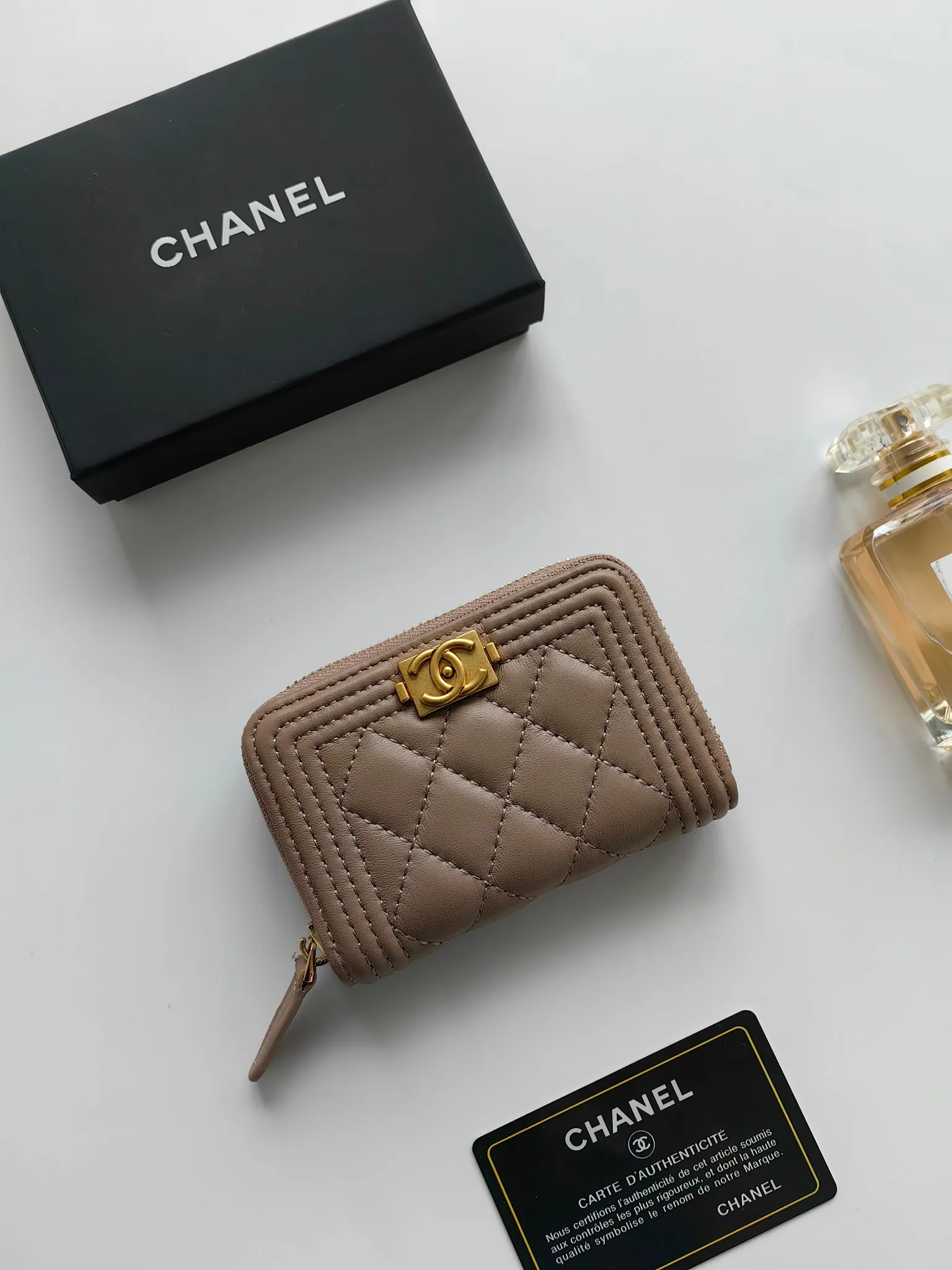￥120 Chanel card holder❤Coin purse️❤️Full leather inside and outside. Counter style. Impeccable workmanship details. Adhere to high quality. Style number: A84433 Size: 11.5x8cm