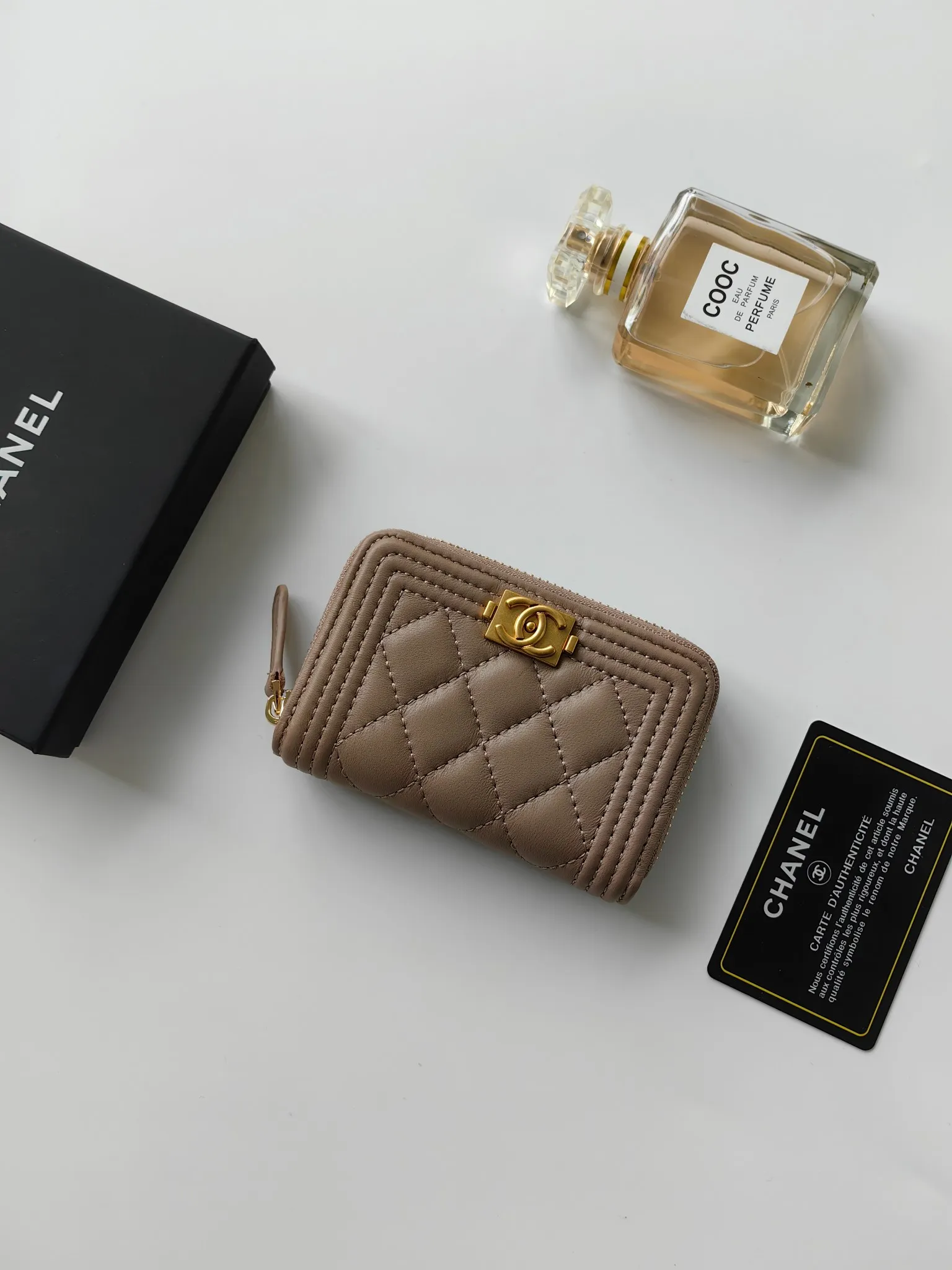 ￥120 Chanel card holder❤Coin purse️❤️Full leather inside and outside. Counter style. Impeccable workmanship details. Adhere to high quality. Style number: A84433 Size: 11.5x8cm