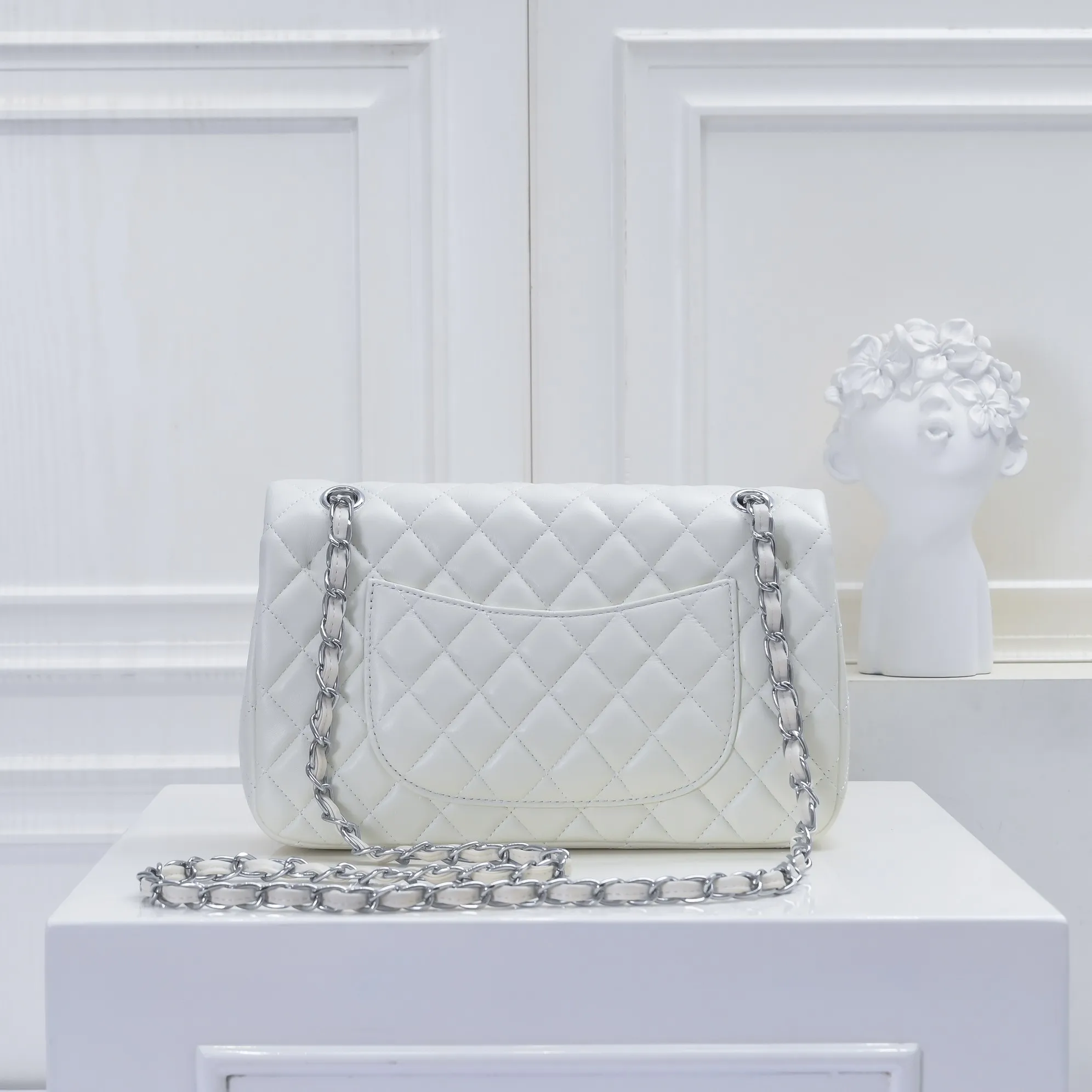 💰420￥Chanel🔥Exclusive quality real shot shipment✈️Official website updated simultaneously👑Chanel sheep pattern classic style with original hardware, summer style is coming💋CHANEL ‼ ️Crossbody bag, sheepskin with red lining🌸‼ ️ 🙈Fashion new favorite🙈 Size: 25.5*16*6.5. Style number: 1112 sheepskin