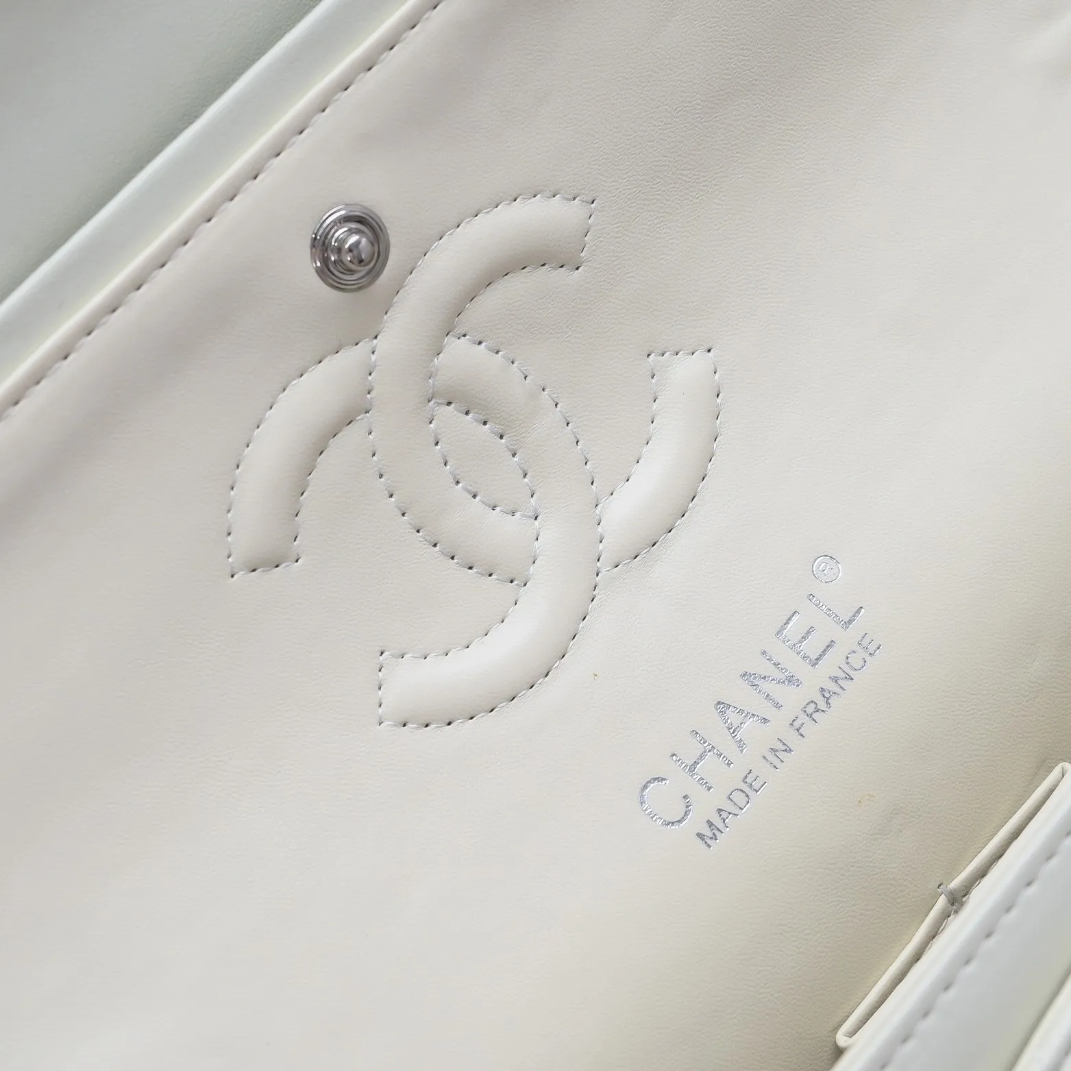 💰420￥Chanel🔥Exclusive quality real shot shipment✈️Official website updated simultaneously👑Chanel sheep pattern classic style with original hardware, summer style is coming💋CHANEL ‼ ️Crossbody bag, sheepskin with red lining🌸‼ ️ 🙈Fashion new favorite🙈 Size: 25.5*16*6.5. Style number: 1112 sheepskin