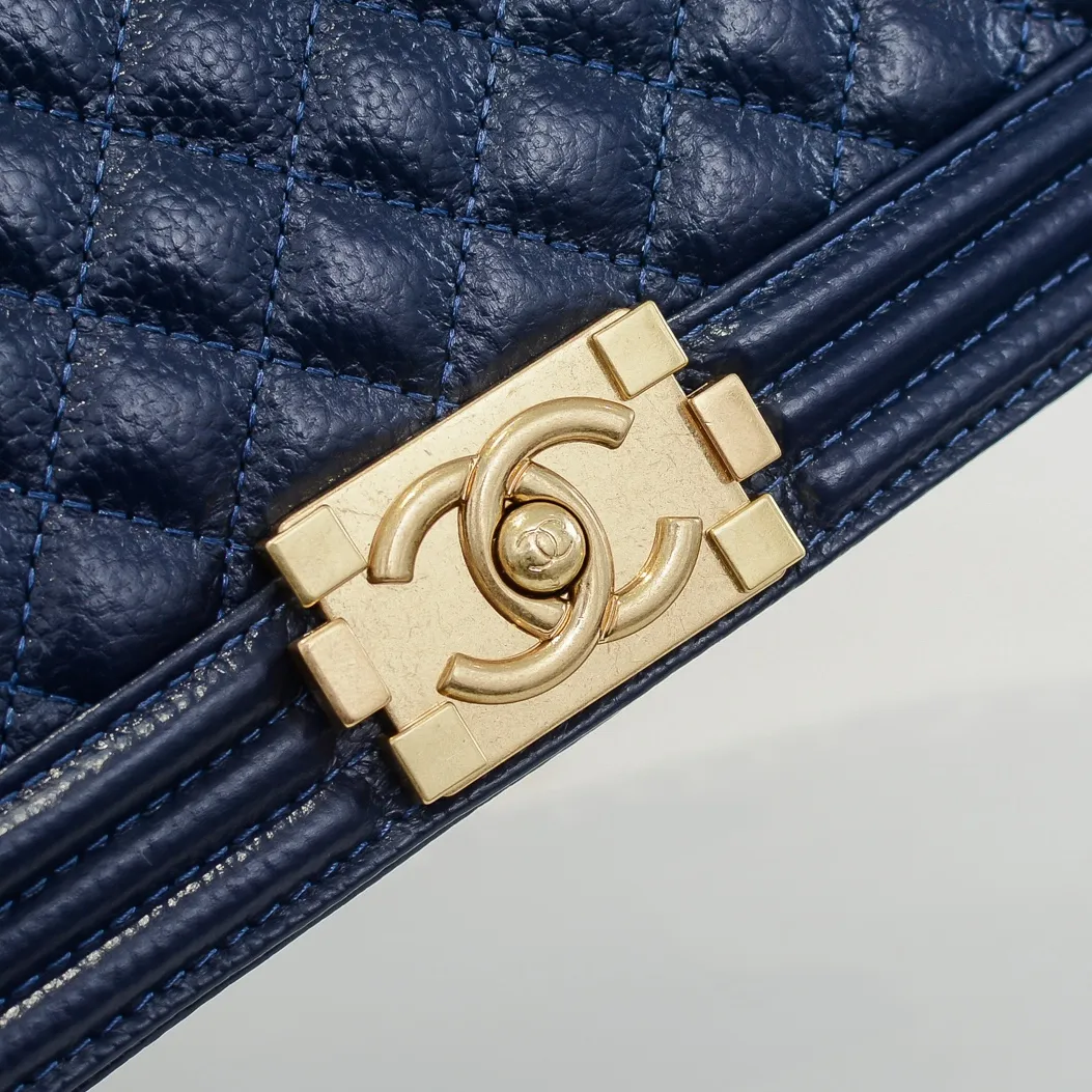 💰460￥ "Full leather inside and out with original hardware" Chanel👑 Using imported first-layer cowhide with lychee pattern [color] [lightning] thickened electroplated hardware accessories🌈The workmanship is comparable to the original order💪The bottom can be pinched and rebounded without trace, absolutely spot-on and real-life, fashionable and durable💪💪High-end quality, no pressure in and out of the drill cabinet💏, size 25*15*8cm Style number: 67086