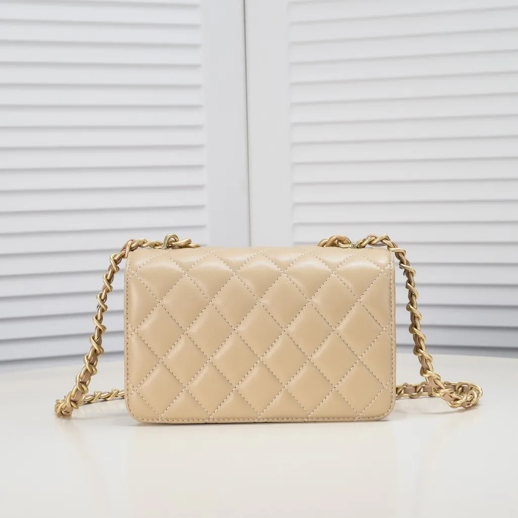 💰420￥Chanel should be like this⁠⁡‍⁡like⁠‍⁡⁢laid⁠⁠⁠lazy⁡casual⁠‍refined and harder, The skin⁢⁡⁢⁢quality‍⁢is also⁢brighter⁢‍‍⁠a little bit brighter on the side⁡⁡, and the side⁠⁢⁢⁢⁢more⁡⁢feels more like Leboy’s⁢⁢⁡feeling~ It is square, because the ⁢⁢⁡⁠⁡⁡ is stiffer than the ⁢⁢⁢⁢⁢harder⁡⁠⁡, so it is thicker and thicker than the seasonal model. ⁡‍The actual volume⁡quantity⁠is⁠about⁠⁢much⁡~the texture⁢‍‍‍⁢⁢⁡⁡is more⁠⁠‍like⁠⁠⁡enjoy⁠⁡the seasonal soft⁢⁠sheepskin🌟chain‍ Size: 23×14×8cm Style number: 9108