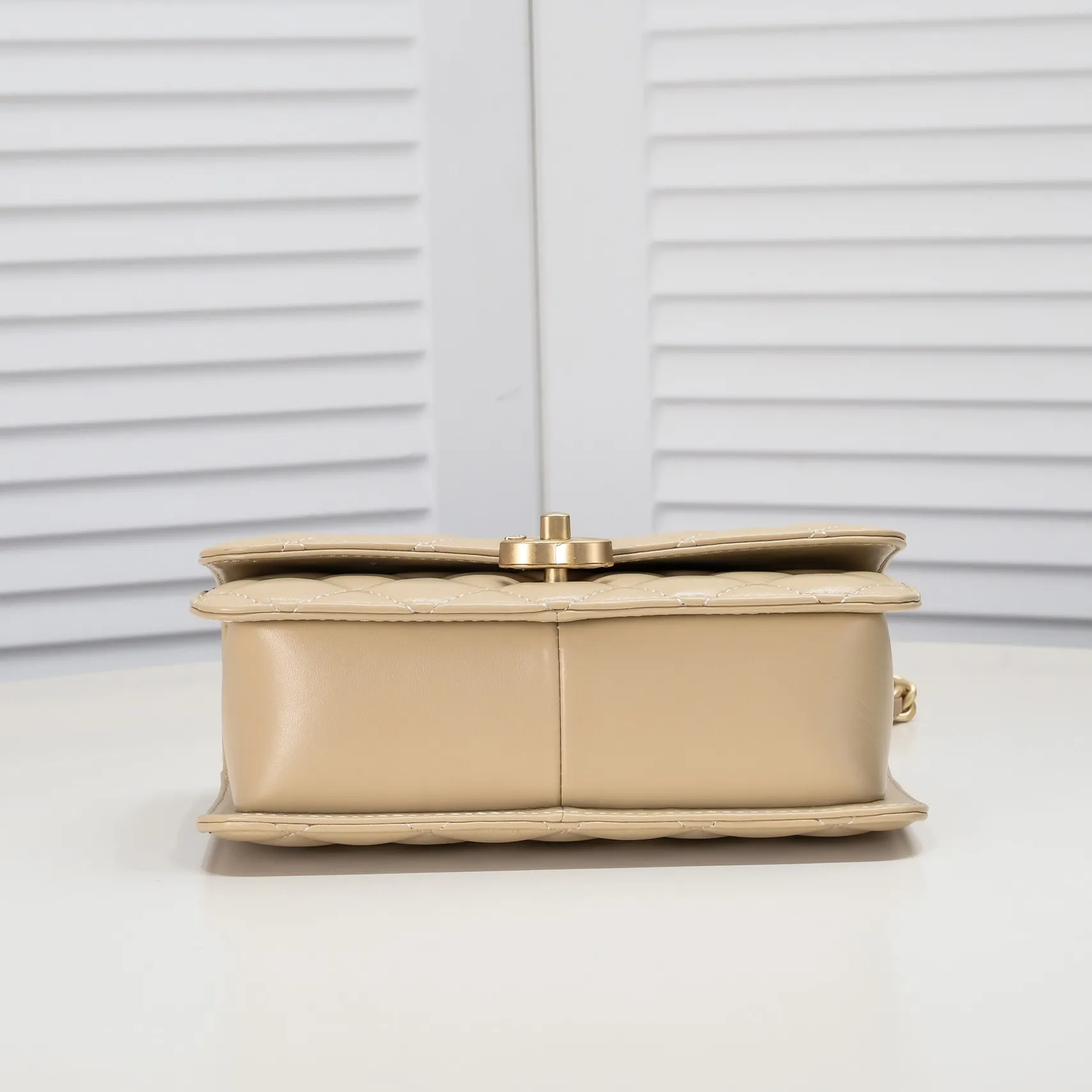 💰420￥Chanel should be like this⁠⁡‍⁡like⁠‍⁡⁢laid⁠⁠⁠lazy⁡casual⁠‍refined and harder, The skin⁢⁡⁢⁢quality‍⁢is also⁢brighter⁢‍‍⁠a little bit brighter on the side⁡⁡, and the side⁠⁢⁢⁢⁢more⁡⁢feels more like Leboy’s⁢⁢⁡feeling~ It is square, because the ⁢⁢⁡⁠⁡⁡ is stiffer than the ⁢⁢⁢⁢⁢harder⁡⁠⁡, so it is thicker and thicker than the seasonal model. ⁡‍The actual volume⁡quantity⁠is⁠about⁠⁢much⁡~the texture⁢‍‍‍⁢⁢⁡⁡is more⁠⁠‍like⁠⁠⁡enjoy⁠⁡the seasonal soft⁢⁠sheepskin🌟chain‍ Size: 23×14×8cm Style number: 9108