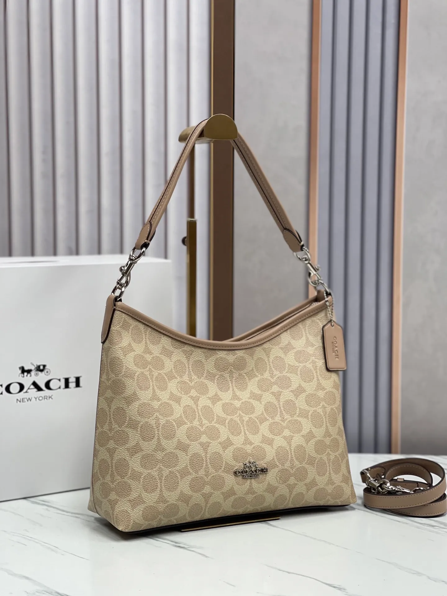 Top original order, batch 420💰Koujia counter synchronization. New underarm bag Laurela single shoulder crossbody portable hobo bag Style number: CV975 Size: 28-18-11cm