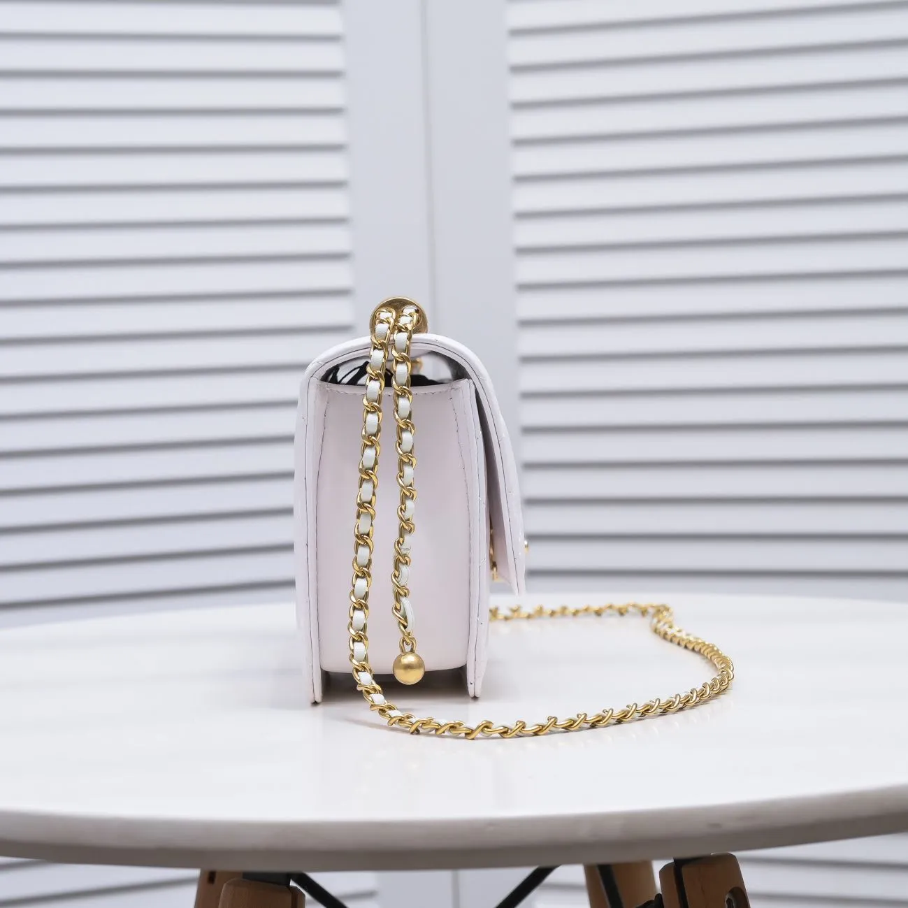 💰380￥Large size😍2021 fragrance⁠⁠⁠⁢Nai‍er‍New⁡Small Double Gold Ball‍‍⁢Can be adjusted⁢⁢⁢ Previously we queued up to see the ⁠⁢⁠中⁡⁡⁡‍⁡⁢‍season⁢⁠festival⁡turn⁠body⁢‍⁢cute⁢sa notice⁡‍⁢I⁠the most‍⁡hottest⁠⁠⁡door ⁠The ⁢⁢double ⁢⁠‍⁡Gold ⁢ball‍⁡Pull ⁠⁠rope mini model ⁢⁡come‍⁠that⁠‍dry⁠‍crisp‍⁠⁢⁢⁠Write a comparison ⁡⁢⁢🌟foot‍inch: the two are almost ⁡‍⁠the same⁠ They are all super ‍⁢real ⁢⁠‍ using ‍⁡foot⁢⁠⁢inch! It can be used to store mobile phones, keys, card bags, air mattresses, etc. ~ Super practical! The double gold ball mini is a little thicker, but the actual capacity is poor. Not much. Leather quality: both are made from cow leather, which is durable. Fuck ⁢⁡ but ⁡⁢⁡⁢ it doesn’t feel exactly the same ⁢⁢⁠, the ⁠⁢ former ⁠⁡ cat buttonhole season ⁠ ‍⁡ style ⁢ is ⁡⁡⁢ plus ⁢⁡⁢ soft (which is ⁢ my ⁢⁠ quality⁠ ‍) more casual, casual~ I‍⁠I have always felt that Chanel should be like this⁠‍⁡⁢lazy⁠⁠⁠lazy⁠‍⁠‍ ⁠The double gold ball is harder and stiffer, the leather ⁢⁡⁢⁢quality‍⁢ is also ⁢brighter‍‍⁠face⁡⁡a little ⁢⁢‍⁡, and the side ⁠⁢‍⁡⁢more⁡⁢like Leboy’s ⁢⁢⁡feeling⁢~ Four ⁠⁠square, because ⁢⁢⁢this ⁡⁠⁡⁡ is stronger than ⁢‍‍⁢⁢hard⁡⁠⁡so it makes ⁡ more seasonal The style is thicker ⁡Update⁠⁠‍Happy⁠⁠⁡Happy⁠⁡seasonal⁠‍ soft ⁢⁠cow⁡⁠‍⁡leather🌟chain‍: double ⁠⁠⁠gold⁢⁠⁠ball‍ It's a little thinner, maybe it's more convenient, you can change the length freely! Size: 23×14×8cm Style number: 2649