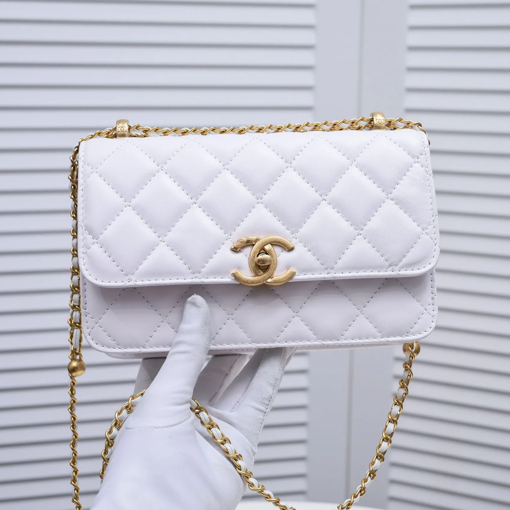 💰380￥Large size😍2021 fragrance⁠⁠⁠⁢Nai‍er‍New⁡Small Double Gold Ball‍‍⁢Can be adjusted⁢⁢⁢ Previously we queued up to see the ⁠⁢⁠中⁡⁡⁡‍⁡⁢‍season⁢⁠festival⁡turn⁠body⁢‍⁢cute⁢sa notice⁡‍⁢I⁠the most‍⁡hottest⁠⁠⁡door ⁠The ⁢⁢double ⁢⁠‍⁡Gold ⁢ball‍⁡Pull ⁠⁠rope mini model ⁢⁡come‍⁠that⁠‍dry⁠‍crisp‍⁠⁢⁢⁠Write a comparison ⁡⁢⁢🌟foot‍inch: the two are almost ⁡‍⁠the same⁠ They are all super ‍⁢real ⁢⁠‍ using ‍⁡foot⁢⁠⁢inch! It can be used to store mobile phones, keys, card bags, air mattresses, etc. ~ Super practical! The double gold ball mini is a little thicker, but the actual capacity is poor. Not much. Leather quality: both are made from cow leather, which is durable. Fuck ⁢⁡ but ⁡⁢⁡⁢ it doesn’t feel exactly the same ⁢⁢⁠, the ⁠⁢ former ⁠⁡ cat buttonhole season ⁠ ‍⁡ style ⁢ is ⁡⁡⁢ plus ⁢⁡⁢ soft (which is ⁢ my ⁢⁠ quality⁠ ‍) more casual, casual~ I‍⁠I have always felt that Chanel should be like this⁠‍⁡⁢lazy⁠⁠⁠lazy⁠‍⁠‍ ⁠The double gold ball is harder and stiffer, the leather ⁢⁡⁢⁢quality‍⁢ is also ⁢brighter‍‍⁠face⁡⁡a little ⁢⁢‍⁡, and the side ⁠⁢‍⁡⁢more⁡⁢like Leboy’s ⁢⁢⁡feeling⁢~ Four ⁠⁠square, because ⁢⁢⁢this ⁡⁠⁡⁡ is stronger than ⁢‍‍⁢⁢hard⁡⁠⁡so it makes ⁡ more seasonal The style is thicker ⁡Update⁠⁠‍Happy⁠⁠⁡Happy⁠⁡seasonal⁠‍ soft ⁢⁠cow⁡⁠‍⁡leather🌟chain‍: double ⁠⁠⁠gold⁢⁠⁠ball‍ It's a little thinner, maybe it's more convenient, you can change the length freely! Size: 23×14×8cm Style number: 2649