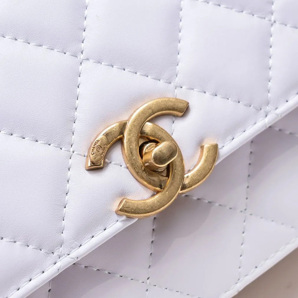 💰380￥Large size😍2021 fragrance⁠⁠⁠⁢Nai‍er‍New⁡Small Double Gold Ball‍‍⁢Can be adjusted⁢⁢⁢ Previously we queued up to see the ⁠⁢⁠中⁡⁡⁡‍⁡⁢‍season⁢⁠festival⁡turn⁠body⁢‍⁢cute⁢sa notice⁡‍⁢I⁠the most‍⁡hottest⁠⁠⁡door ⁠The ⁢⁢double ⁢⁠‍⁡Gold ⁢ball‍⁡Pull ⁠⁠rope mini model ⁢⁡come‍⁠that⁠‍dry⁠‍crisp‍⁠⁢⁢⁠Write a comparison ⁡⁢⁢🌟foot‍inch: the two are almost ⁡‍⁠the same⁠ They are all super ‍⁢real ⁢⁠‍ using ‍⁡foot⁢⁠⁢inch! It can be used to store mobile phones, keys, card bags, air mattresses, etc. ~ Super practical! The double gold ball mini is a little thicker, but the actual capacity is poor. Not much. Leather quality: both are made from cow leather, which is durable. Fuck ⁢⁡ but ⁡⁢⁡⁢ it doesn’t feel exactly the same ⁢⁢⁠, the ⁠⁢ former ⁠⁡ cat buttonhole season ⁠ ‍⁡ style ⁢ is ⁡⁡⁢ plus ⁢⁡⁢ soft (which is ⁢ my ⁢⁠ quality⁠ ‍) more casual, casual~ I‍⁠I have always felt that Chanel should be like this⁠‍⁡⁢lazy⁠⁠⁠lazy⁠‍⁠‍ ⁠The double gold ball is harder and stiffer, the leather ⁢⁡⁢⁢quality‍⁢ is also ⁢brighter‍‍⁠face⁡⁡a little ⁢⁢‍⁡, and the side ⁠⁢‍⁡⁢more⁡⁢like Leboy’s ⁢⁢⁡feeling⁢~ Four ⁠⁠square, because ⁢⁢⁢this ⁡⁠⁡⁡ is stronger than ⁢‍‍⁢⁢hard⁡⁠⁡so it makes ⁡ more seasonal The style is thicker ⁡Update⁠⁠‍Happy⁠⁠⁡Happy⁠⁡seasonal⁠‍ soft ⁢⁠cow⁡⁠‍⁡leather🌟chain‍: double ⁠⁠⁠gold⁢⁠⁠ball‍ It's a little thinner, maybe it's more convenient, you can change the length freely! Size: 23×14×8cm Style number: 2649