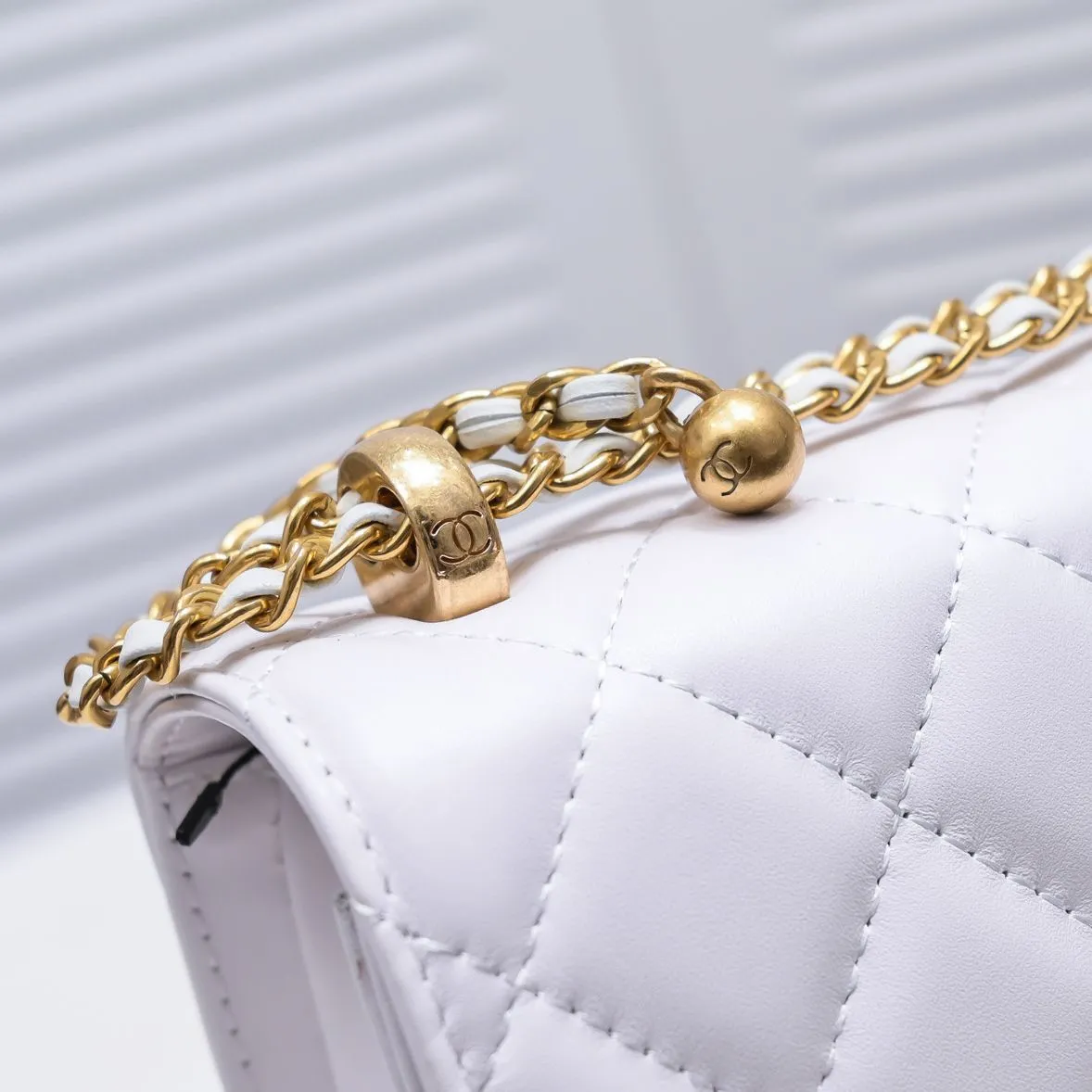 💰380￥Large size😍2021 fragrance⁠⁠⁠⁢Nai‍er‍New⁡Small Double Gold Ball‍‍⁢Can be adjusted⁢⁢⁢ Previously we queued up to see the ⁠⁢⁠中⁡⁡⁡‍⁡⁢‍season⁢⁠festival⁡turn⁠body⁢‍⁢cute⁢sa notice⁡‍⁢I⁠the most‍⁡hottest⁠⁠⁡door ⁠The ⁢⁢double ⁢⁠‍⁡Gold ⁢ball‍⁡Pull ⁠⁠rope mini model ⁢⁡come‍⁠that⁠‍dry⁠‍crisp‍⁠⁢⁢⁠Write a comparison ⁡⁢⁢🌟foot‍inch: the two are almost ⁡‍⁠the same⁠ They are all super ‍⁢real ⁢⁠‍ using ‍⁡foot⁢⁠⁢inch! It can be used to store mobile phones, keys, card bags, air mattresses, etc. ~ Super practical! The double gold ball mini is a little thicker, but the actual capacity is poor. Not much. Leather quality: both are made from cow leather, which is durable. Fuck ⁢⁡ but ⁡⁢⁡⁢ it doesn’t feel exactly the same ⁢⁢⁠, the ⁠⁢ former ⁠⁡ cat buttonhole season ⁠ ‍⁡ style ⁢ is ⁡⁡⁢ plus ⁢⁡⁢ soft (which is ⁢ my ⁢⁠ quality⁠ ‍) more casual, casual~ I‍⁠I have always felt that Chanel should be like this⁠‍⁡⁢lazy⁠⁠⁠lazy⁠‍⁠‍ ⁠The double gold ball is harder and stiffer, the leather ⁢⁡⁢⁢quality‍⁢ is also ⁢brighter‍‍⁠face⁡⁡a little ⁢⁢‍⁡, and the side ⁠⁢‍⁡⁢more⁡⁢like Leboy’s ⁢⁢⁡feeling⁢~ Four ⁠⁠square, because ⁢⁢⁢this ⁡⁠⁡⁡ is stronger than ⁢‍‍⁢⁢hard⁡⁠⁡so it makes ⁡ more seasonal The style is thicker ⁡Update⁠⁠‍Happy⁠⁠⁡Happy⁠⁡seasonal⁠‍ soft ⁢⁠cow⁡⁠‍⁡leather🌟chain‍: double ⁠⁠⁠gold⁢⁠⁠ball‍ It's a little thinner, maybe it's more convenient, you can change the length freely! Size: 23×14×8cm Style number: 2649