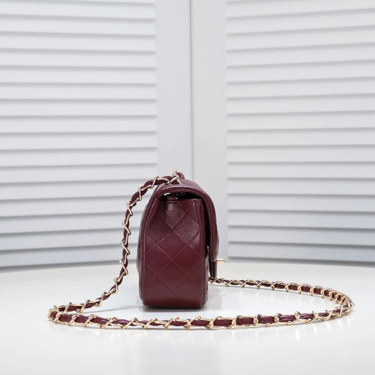 💰320￥Maroon CF versatile lambskin🌹 Chanel💃🏻‼ ️Eternal classic style [shy] noble temperament💃🏻favorite of celebrities🌟soft leather and high-end👍counter hardware exquisite workmanship to reject flaws [strong] both dazzling and feminine 😝[strong] luxurious and durable🌟Size: 20*14*7cm Style number: 1116