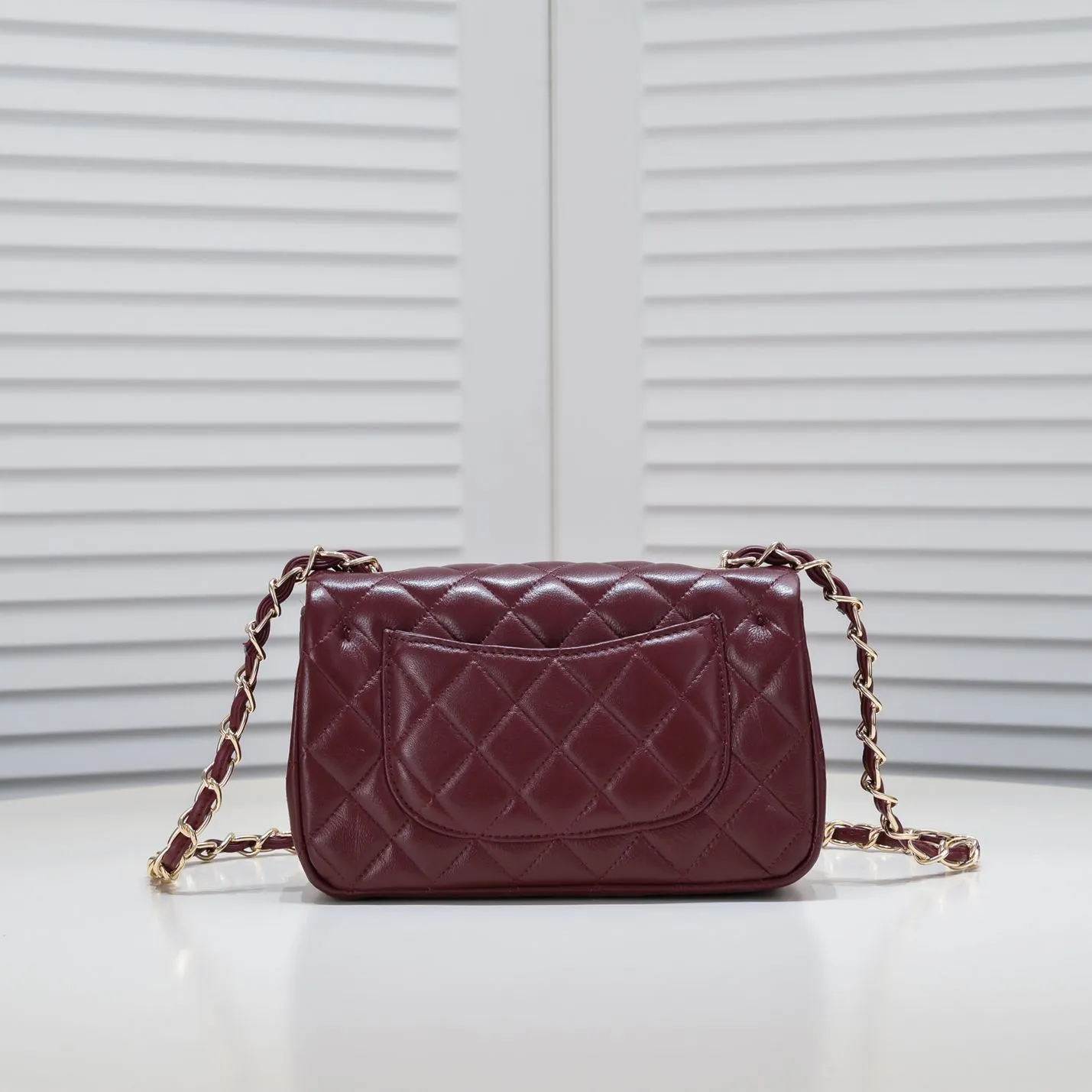 💰320￥Maroon CF versatile lambskin🌹 Chanel💃🏻‼ ️Eternal classic style [shy] noble temperament💃🏻favorite of celebrities🌟soft leather and high-end👍counter hardware exquisite workmanship to reject flaws [strong] both dazzling and feminine 😝[strong] luxurious and durable🌟Size: 20*14*7cm Style number: 1116