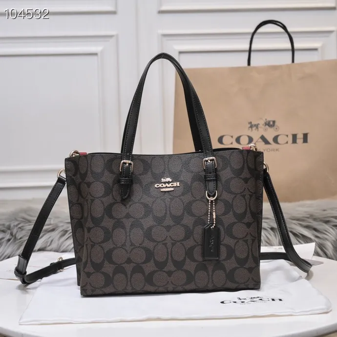 P340 [Top original order] Coach's new Mollie tote tote bag, small size c4250. Small tote bags are very popular recently~ It has a tote shape and is very delicate and compact. The presbyopic color is particularly classic, and the compartment has a zipper, which is very practical! Size:25*19*12cm
