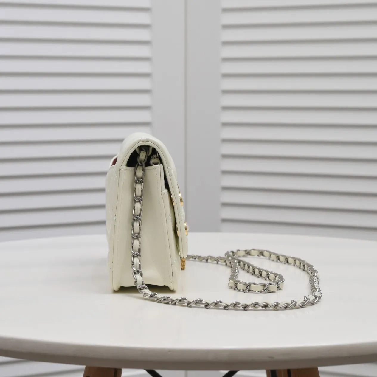 💰380￥✨✨ Chanel 2021ss✨C f style chain inlaid C H A N E L letter hardware is undoubtedly a new work, western and fashionable fashion💕 The latest C f micro-stamp style, the front panel is filled with small fragrance patterns, so beautiful, beauties want a different fortune bag Style number: 33814 letters