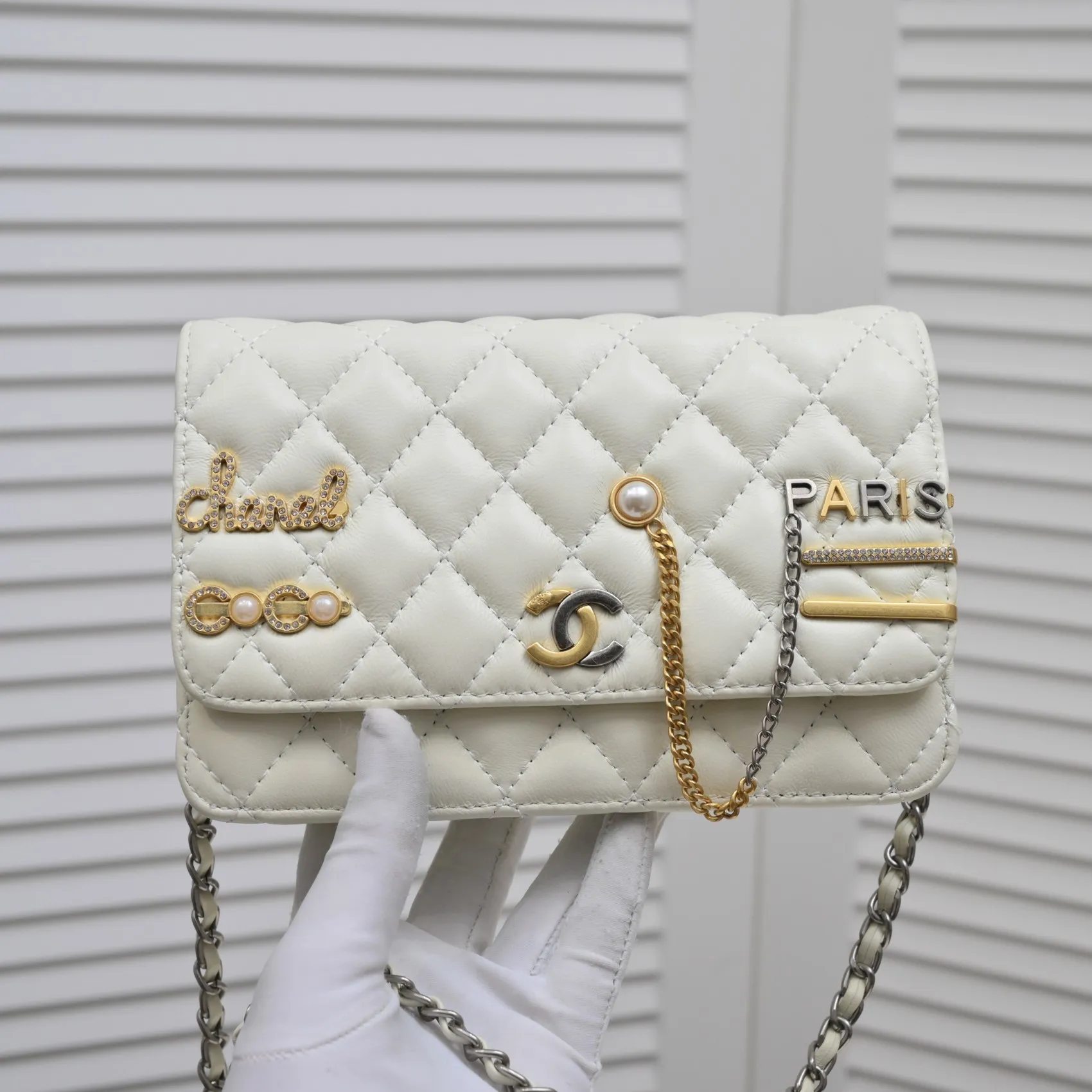 💰380￥✨✨ Chanel 2021ss✨C f style chain inlaid C H A N E L letter hardware is undoubtedly a new work, western and fashionable fashion💕 The latest C f micro-stamp style, the front panel is filled with small fragrance patterns, so beautiful, beauties want a different fortune bag Style number: 33814 letters
