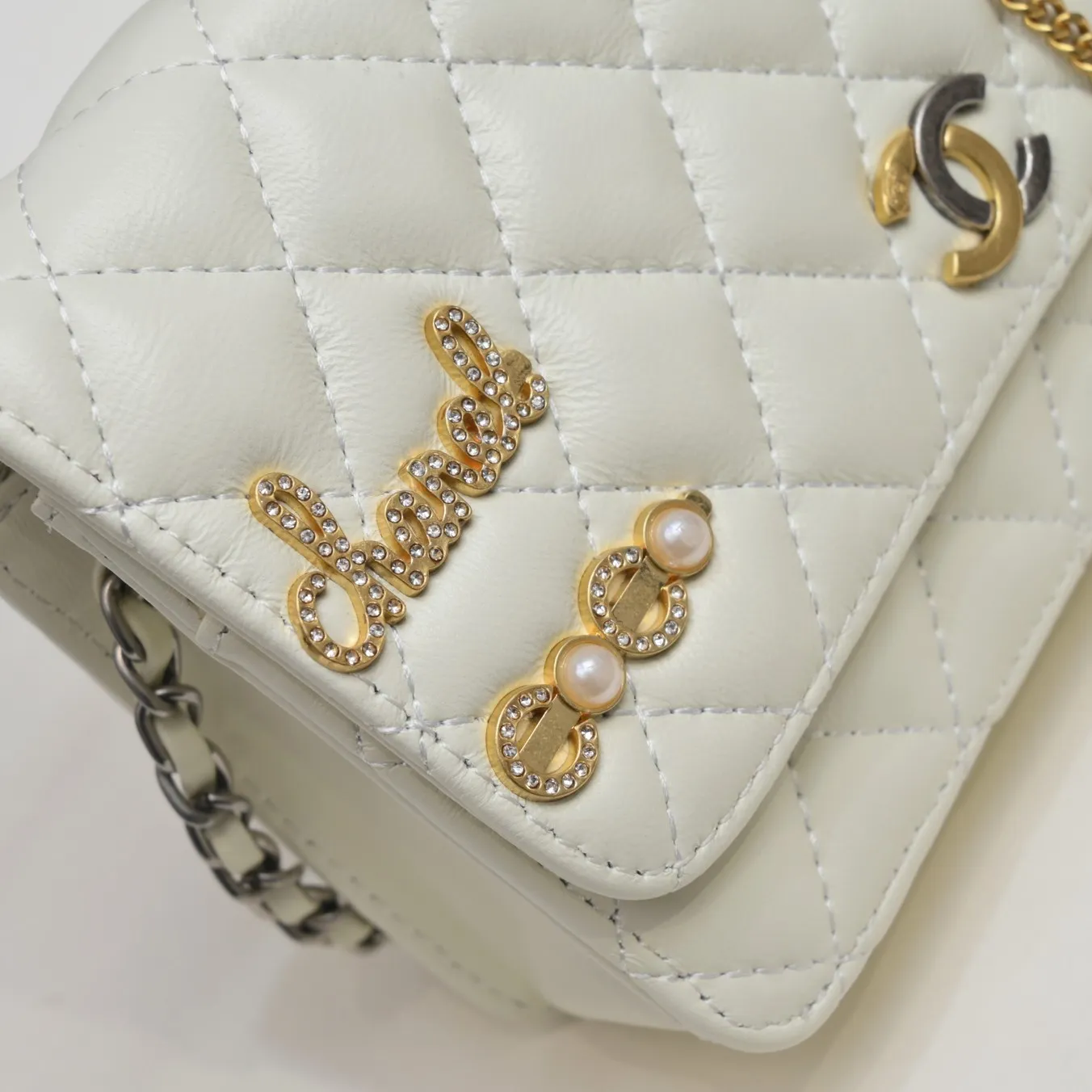 💰380￥✨✨ Chanel 2021ss✨C f style chain inlaid C H A N E L letter hardware is undoubtedly a new work, western and fashionable fashion💕 The latest C f micro-stamp style, the front panel is filled with small fragrance patterns, so beautiful, beauties want a different fortune bag Style number: 33814 letters