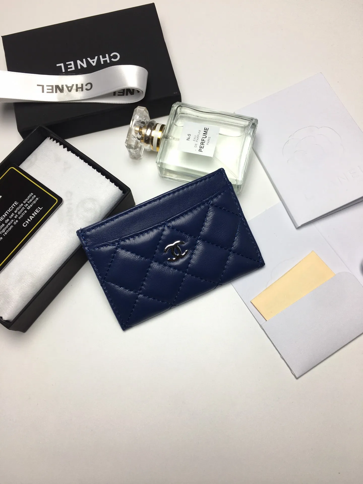 💰90 CHANEL Chanel counter card holder👍Model number: AP446 Size: 7.5×11.2×0.5cm Full sheepskin inside and outside + silver hardware😍😍Fine workmanship High-end quality [Rose] Complete accessories