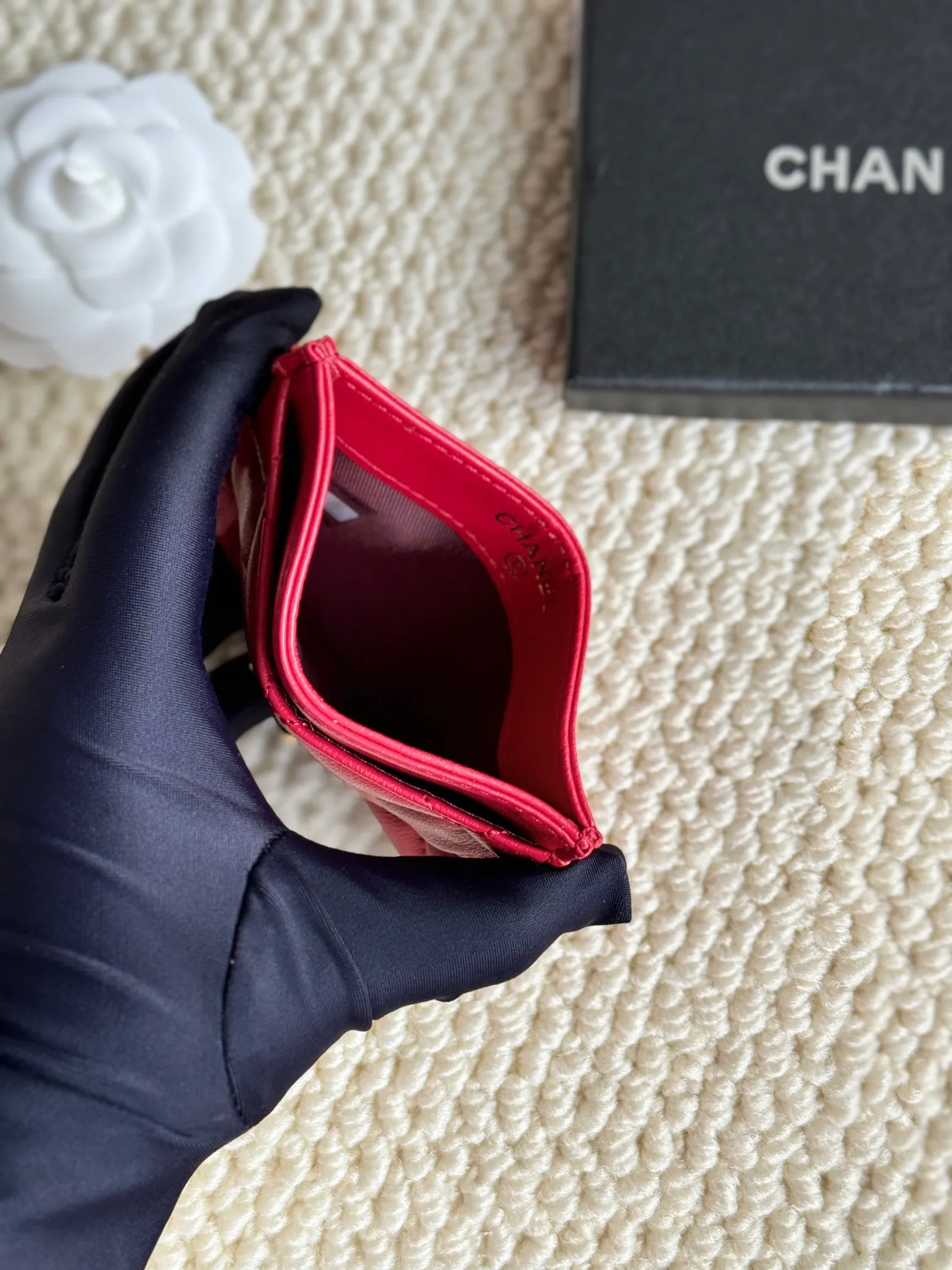💰100Chanel Chanel counter classic card holder Model number: AP456 Made of sheepskin, a classic and timeless mini card holder. Super cute😍 Size: 7.5×11.2×0.5cm Fine workmanship and high-end quality