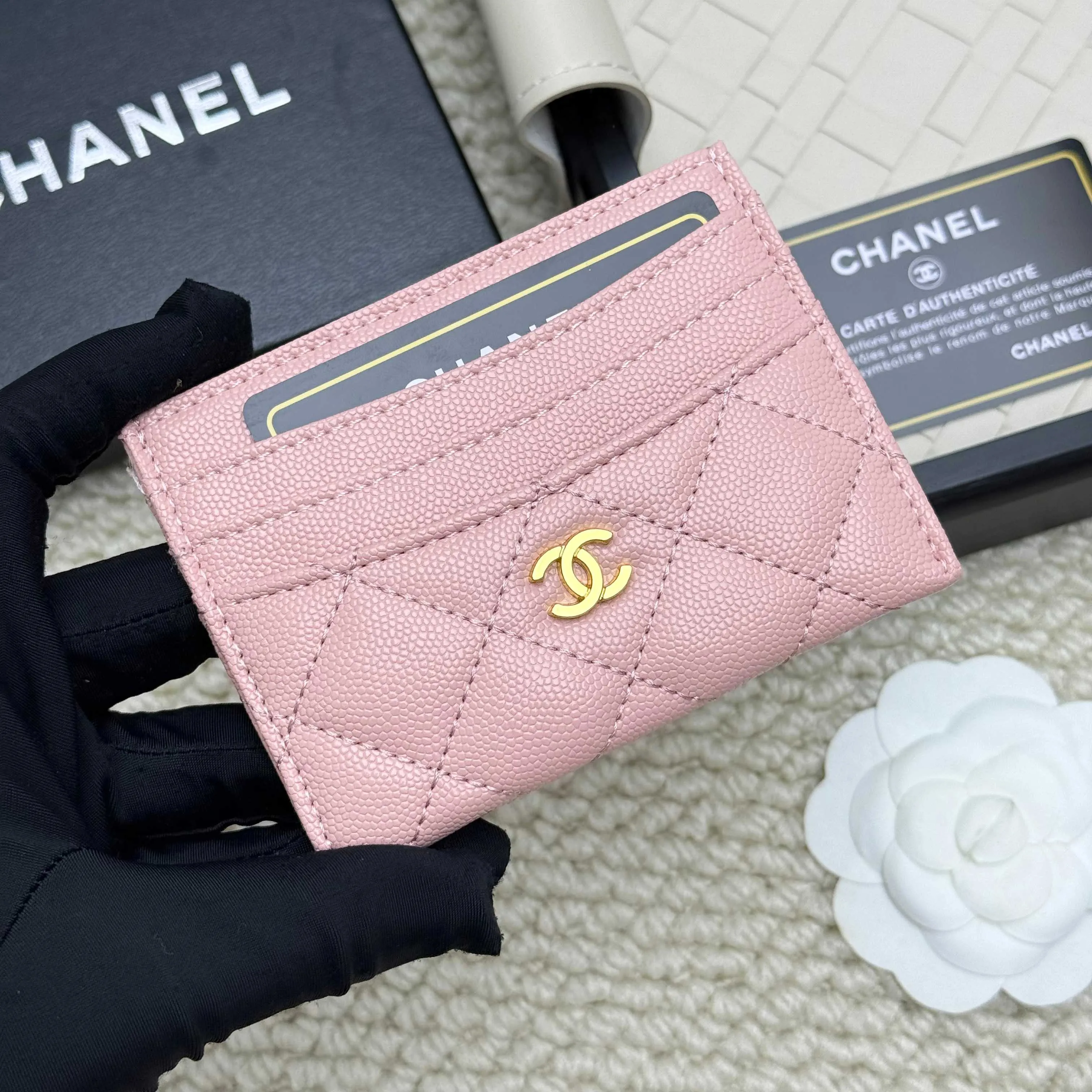 💰110 chanel 2025 new product card holder lambskin, seven card slots, can hold change, imported Italian lambskin + hardware logo, so beautiful, love it. The color is as shown in the picture, easy and fast storage, mini card holder No.: 4472 Size: w11×h10cm