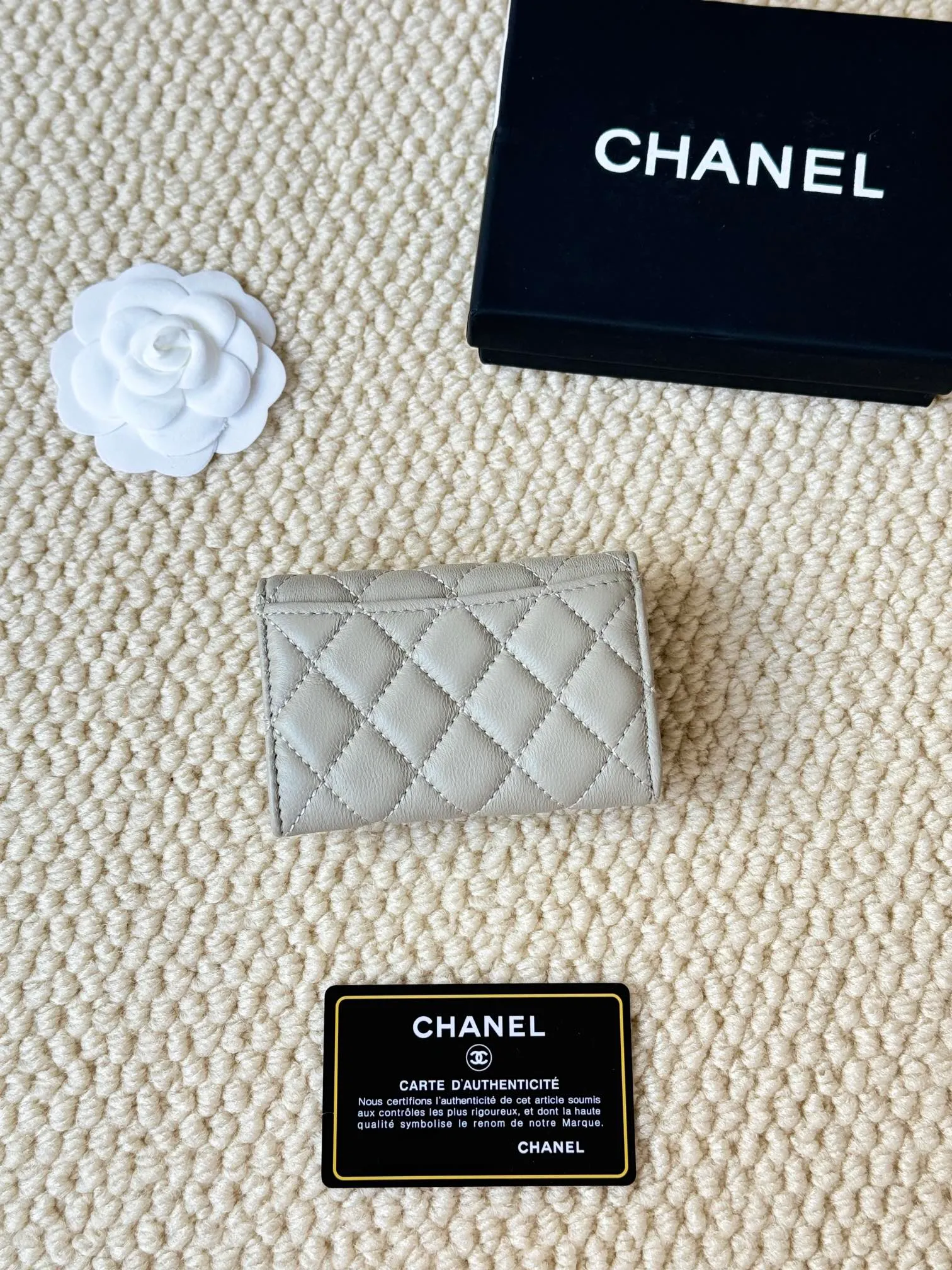 💰120 chanel lambskin model number: AP458 The most classic card holder, coin purse, Chanel classic flap card holder. Sheepskin series card holder and coin purse in one, with slip pocket on the back. Size: 7.5 × 11.3 × 2.1 cm