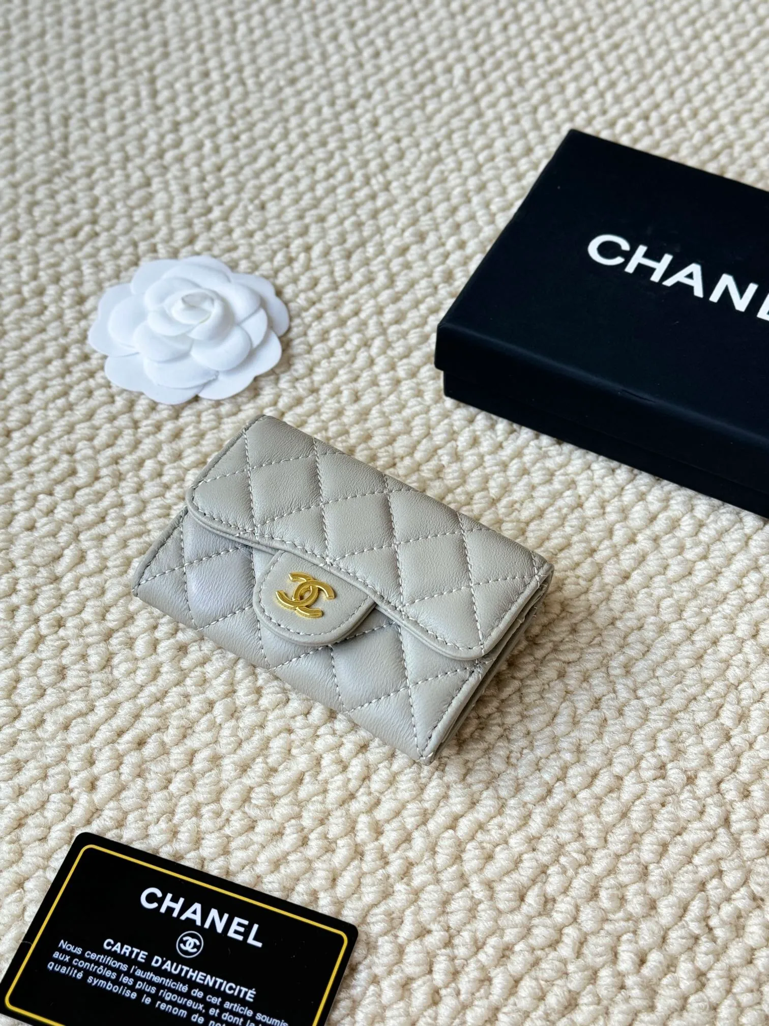 💰120 chanel lambskin model number: AP458 The most classic card holder, coin purse, Chanel classic flap card holder. Sheepskin series card holder and coin purse in one, with slip pocket on the back. Size: 7.5 × 11.3 × 2.1 cm