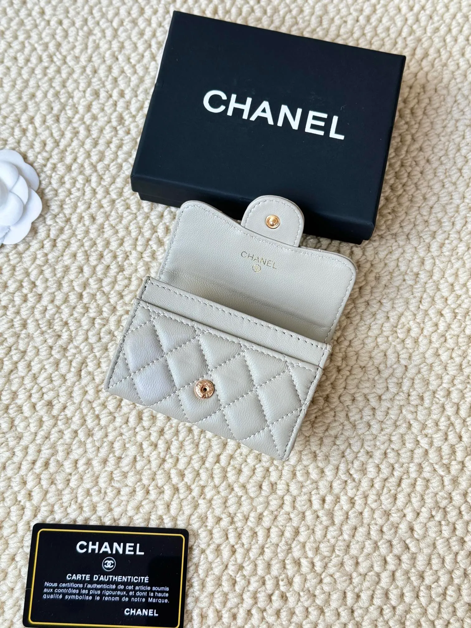 💰120 chanel lambskin model number: AP458 The most classic card holder, coin purse, Chanel classic flap card holder. Sheepskin series card holder and coin purse in one, with slip pocket on the back. Size: 7.5 × 11.3 × 2.1 cm