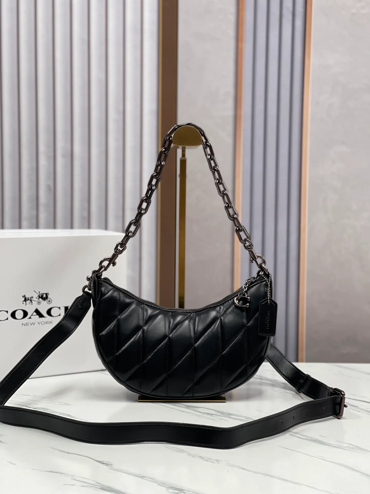 Top original order p460💰COACH/Coach’s new women’s bag armpit bag PILLOW quilted MIRA shoulder bag model CP396. Dimensions 23×16×6.