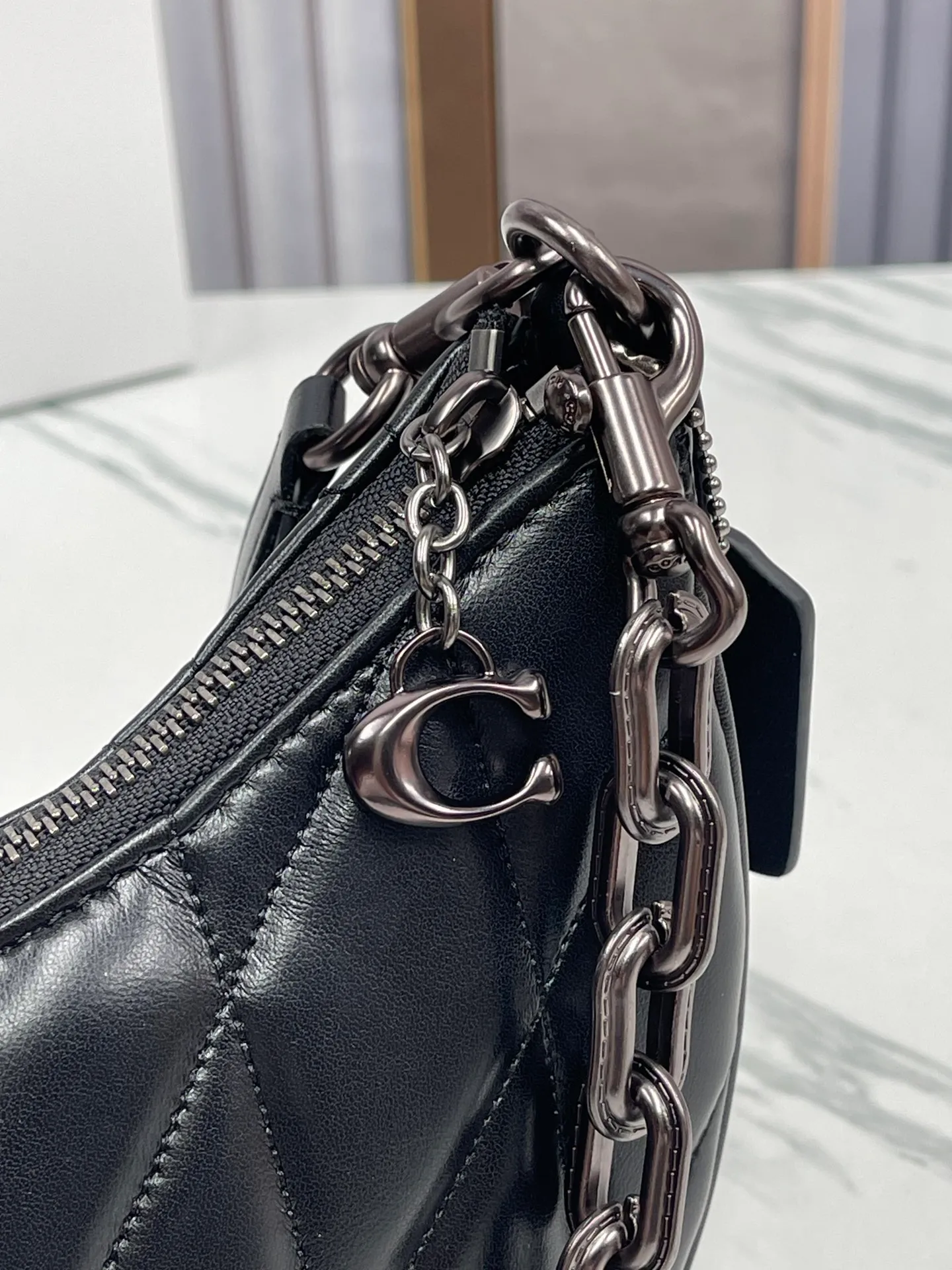 Top original order p460💰COACH/Coach’s new women’s bag armpit bag PILLOW quilted MIRA shoulder bag model CP396. Dimensions 23×16×6.