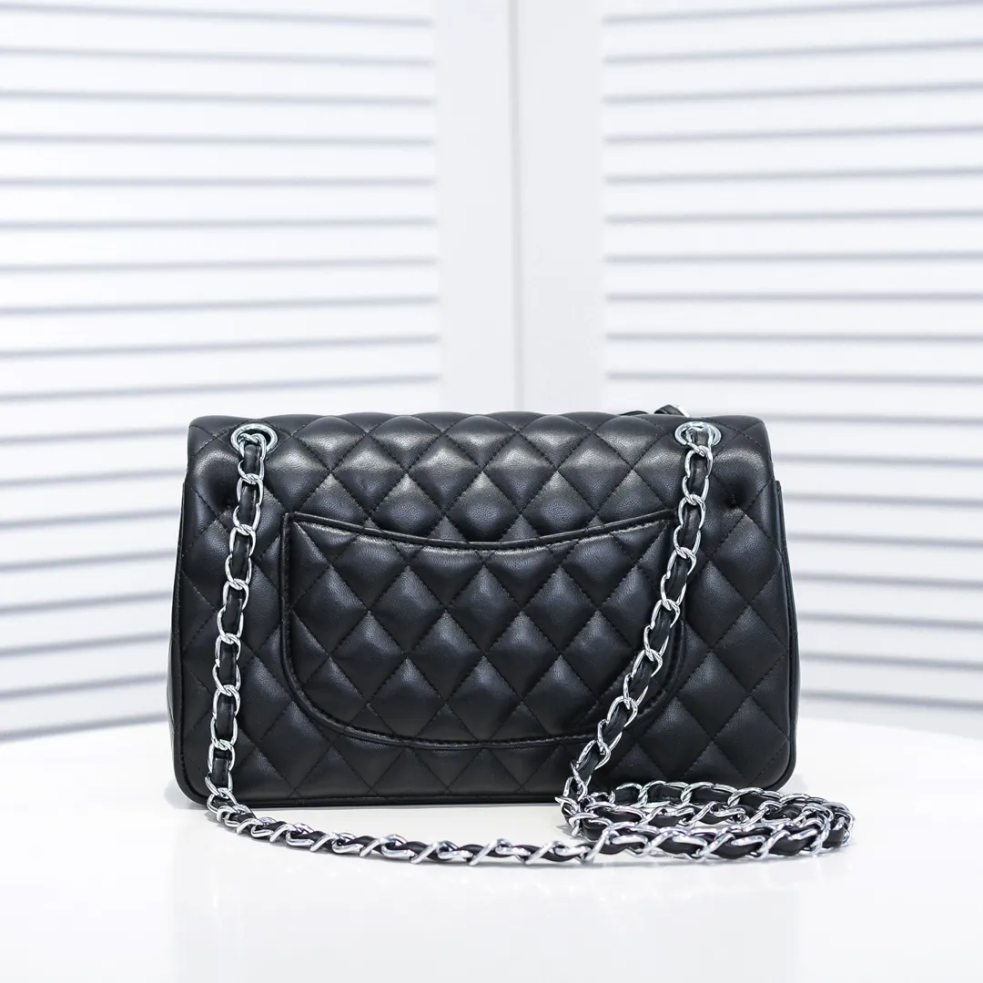 💰420￥Chanel🔥Exclusive quality real shot shipment✈️Official website updated simultaneously👑Chanel sheep pattern classic style with original hardware, summer style is coming💋CHANEL ‼ ️Crossbody bag, sheepskin with red lining🌸‼ ️ 🙈Fashion new favorite🙈 Size: 25.5*16*6.5. Style number: 1112 sheepskin