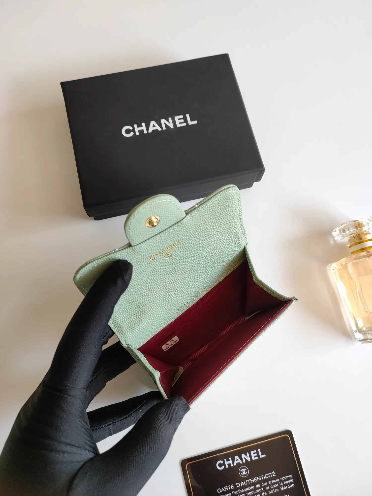 ￥130 CHANEL Chanel classic flap card holder. Imported sheepskin and caviar cowhide, card holder and coin purse integrated, with slip pocket on the back, model number: AP448, size: 7.5 × 11.3 × 2.1 cm