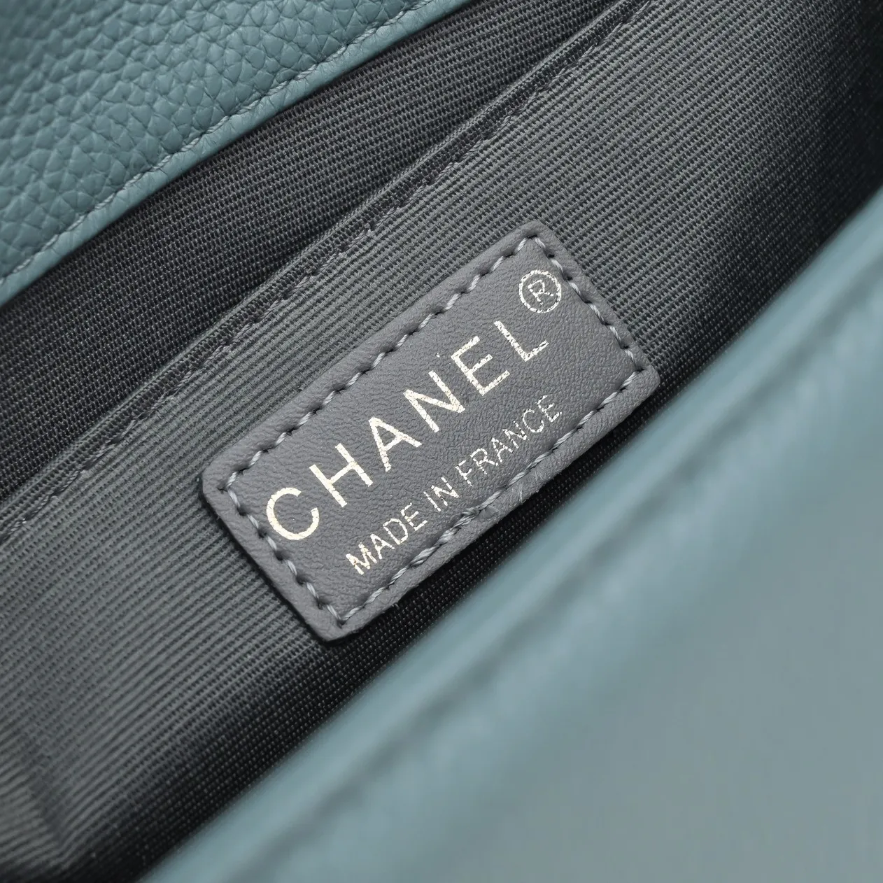 💰460￥ "Full leather inside and out with original hardware" Chanel👑 Using imported first-layer cowhide with lychee pattern [color] [lightning] thickened electroplated hardware accessories🌈The workmanship is comparable to the original order💪The bottom can be pinched and rebounded without trace, absolutely spot-on and real-life, fashionable and durable💪💪High-end quality, no pressure in and out of the drill cabinet💏, size 25*15*8cm Style number: 67086