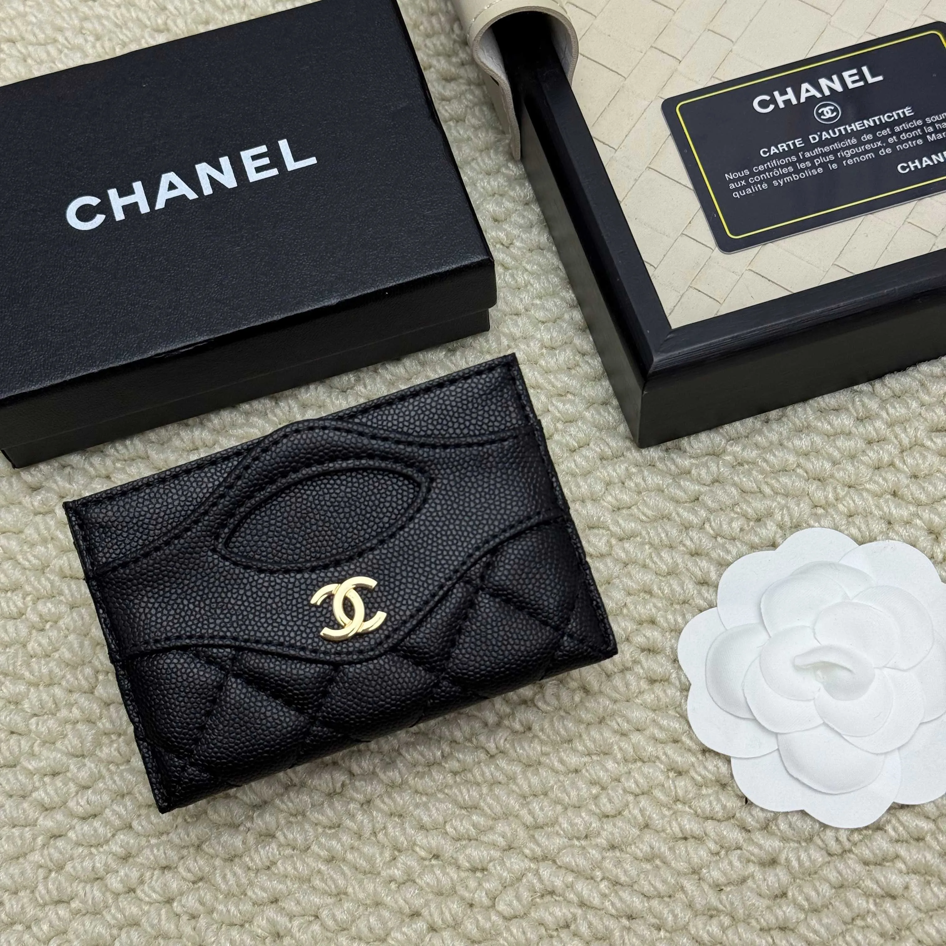 💰110 Chanel's new model, model: AP7776 31 card holder, sheepskin ball pattern. This new 31 card holder comes in several cute pink colors and can hold 6 or 7 cards no problem❣️ Size: 8*11
