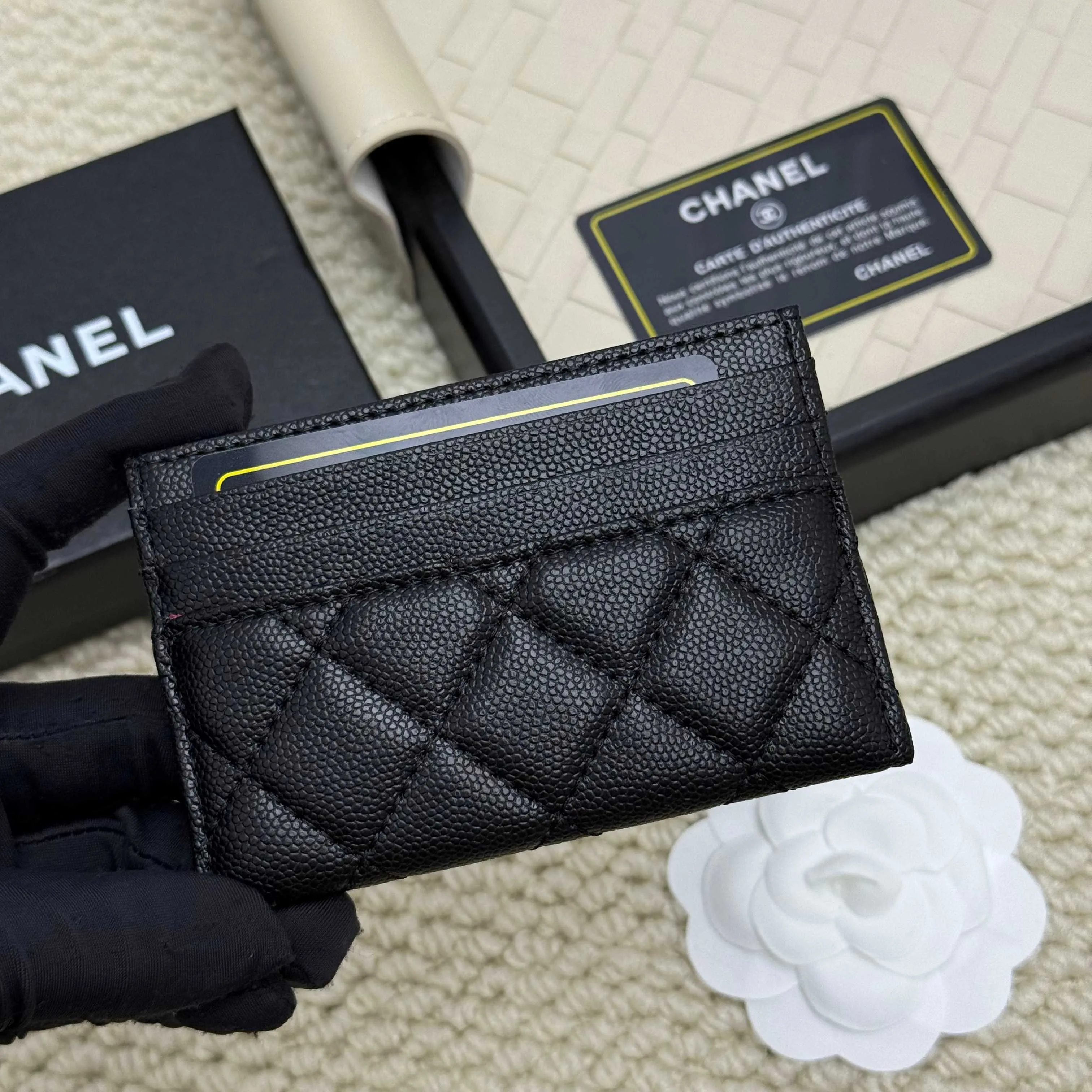 💰110 Chanel's new model, model: AP7776 31 card holder, sheepskin ball pattern. This new 31 card holder comes in several cute pink colors and can hold 6 or 7 cards no problem❣️ Size: 8*11