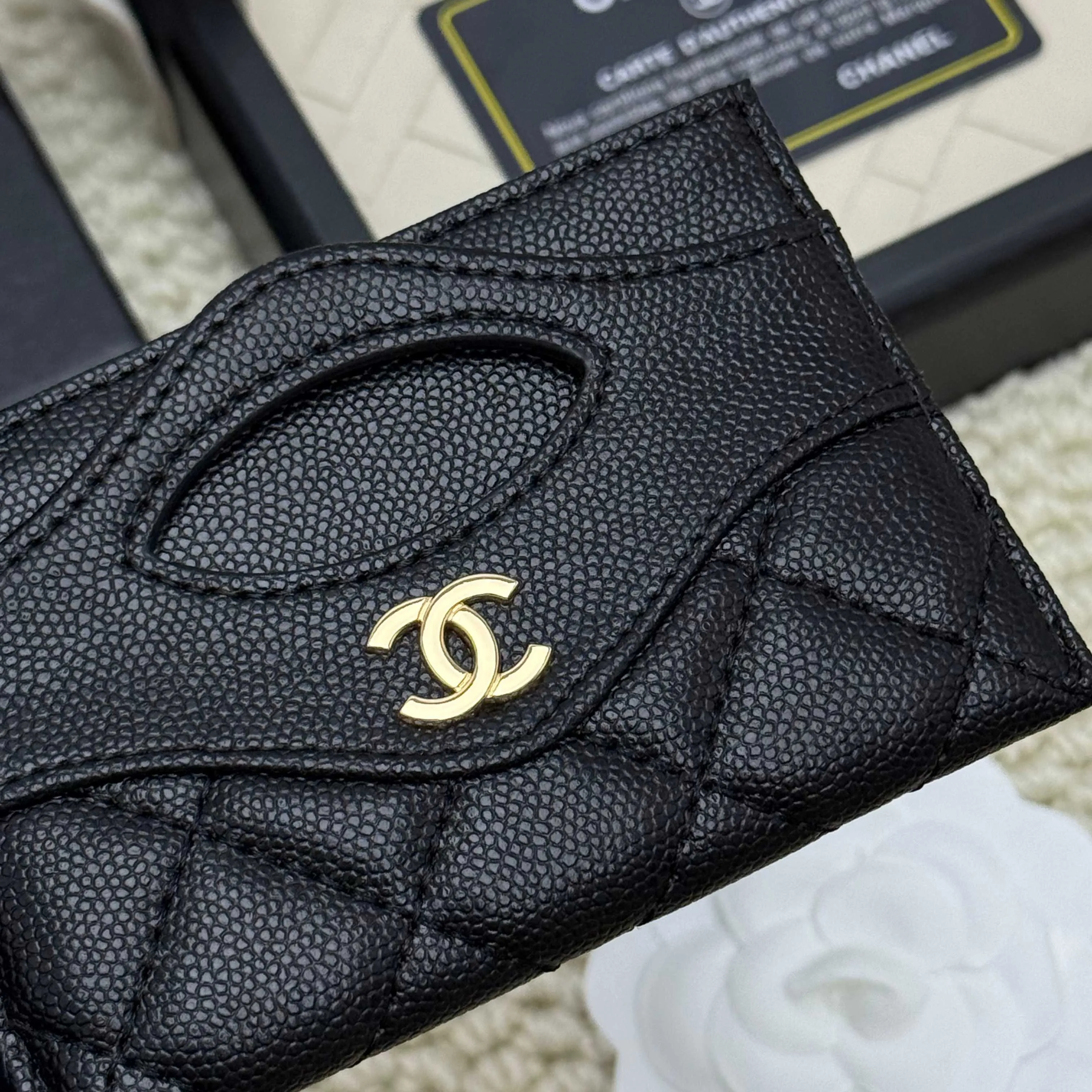 💰110 Chanel's new model, model: AP7776 31 card holder, sheepskin ball pattern. This new 31 card holder comes in several cute pink colors and can hold 6 or 7 cards no problem❣️ Size: 8*11