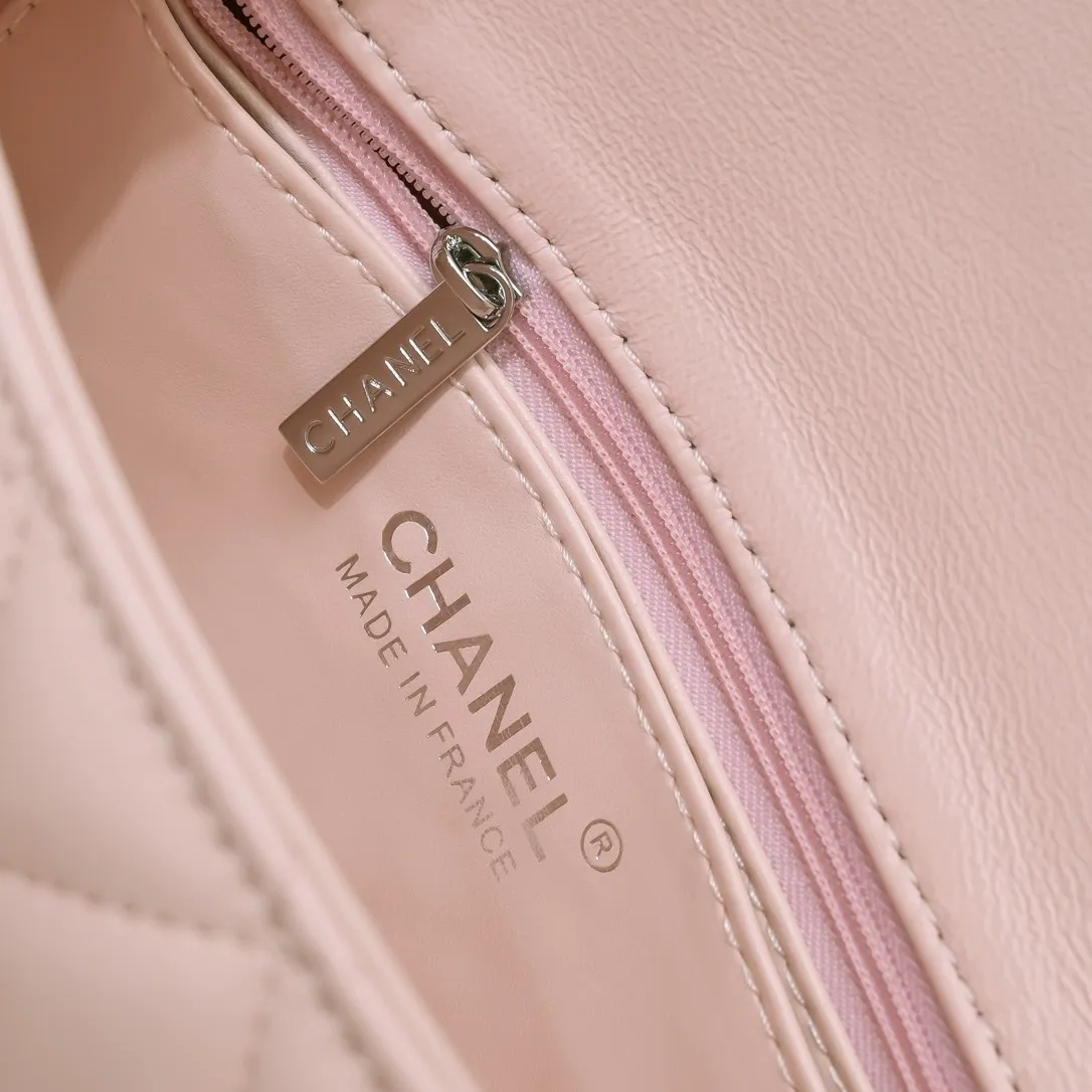 💰320￥Pink CF versatile lambskin🌹 Chanel💃🏻‼ ️Eternal classic style [shy] noble temperament💃🏻favorite of celebrities🌟soft leather and high-end👍counter hardware exquisite workmanship to reject flaws [strong] both dazzling and feminine 😝[strong] luxurious and durable🌟Size: 20*14*7cm Style number: 1116