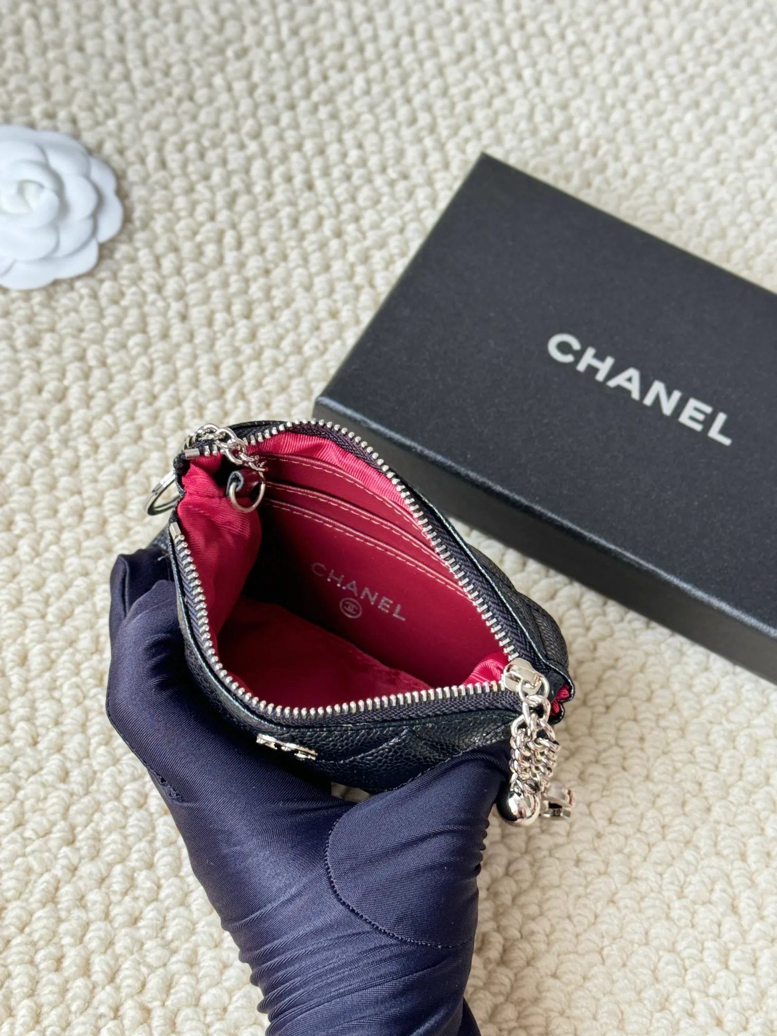 💰130 chanel leather pendant coin purse💦 Style number: A50168 Classic small carry-on bag, one of the most practical bags in the era of mobile payment, cards, change, key and lipstick in one package, cute, practical and connotative, nice card holder, key bag, coin purse, lipstick bag Reference size: 9.5×15×0.5cm