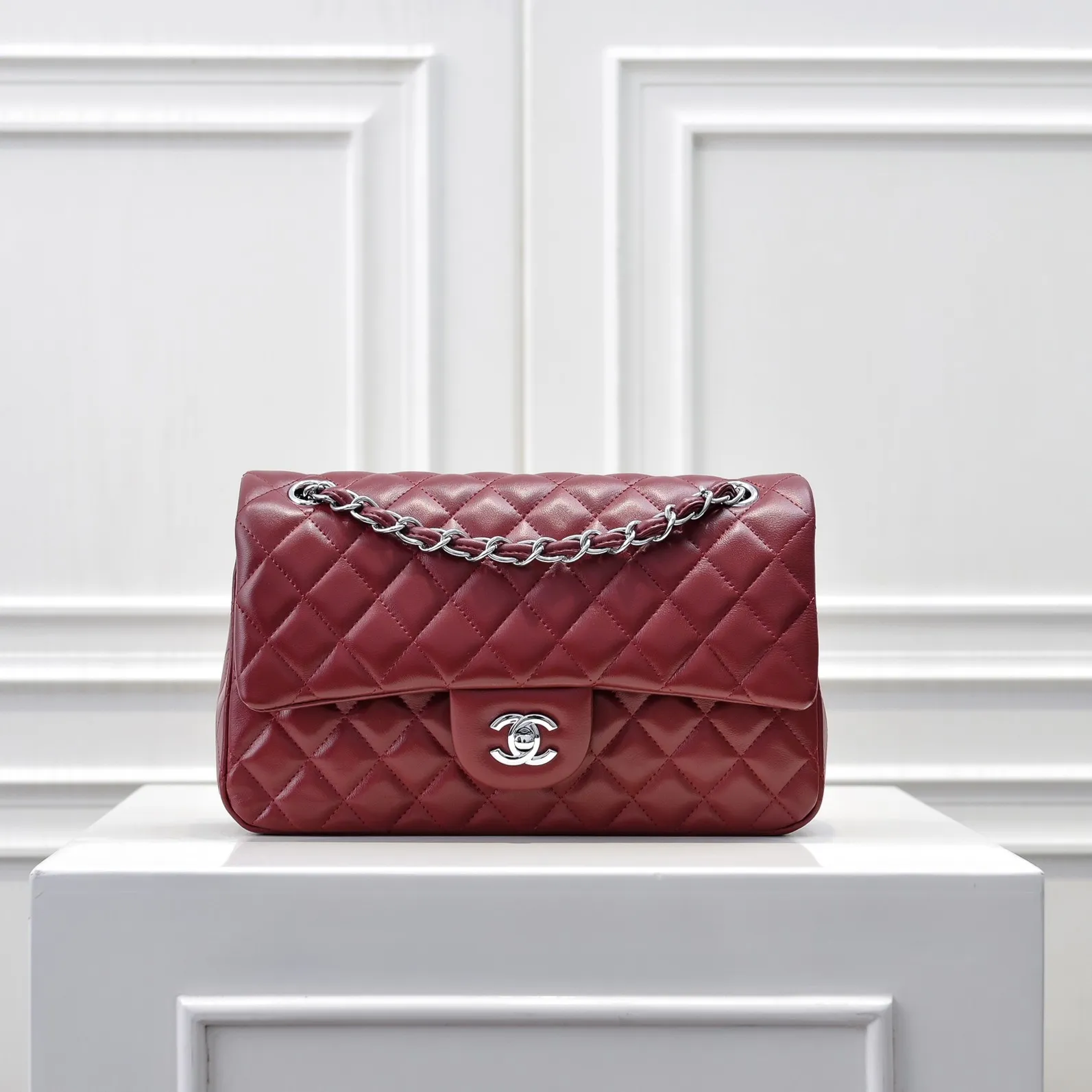 💰420￥Chanel🔥Exclusive quality real shot shipment✈️Official website updated simultaneously👑Chanel sheep pattern classic style with original hardware, summer style is coming💋CHANEL ‼ ️Crossbody bag, sheepskin with red lining🌸‼ ️ 🙈Fashion new favorite🙈 Size: 25.5*16*6.5. Style number: 1112 sheepskin