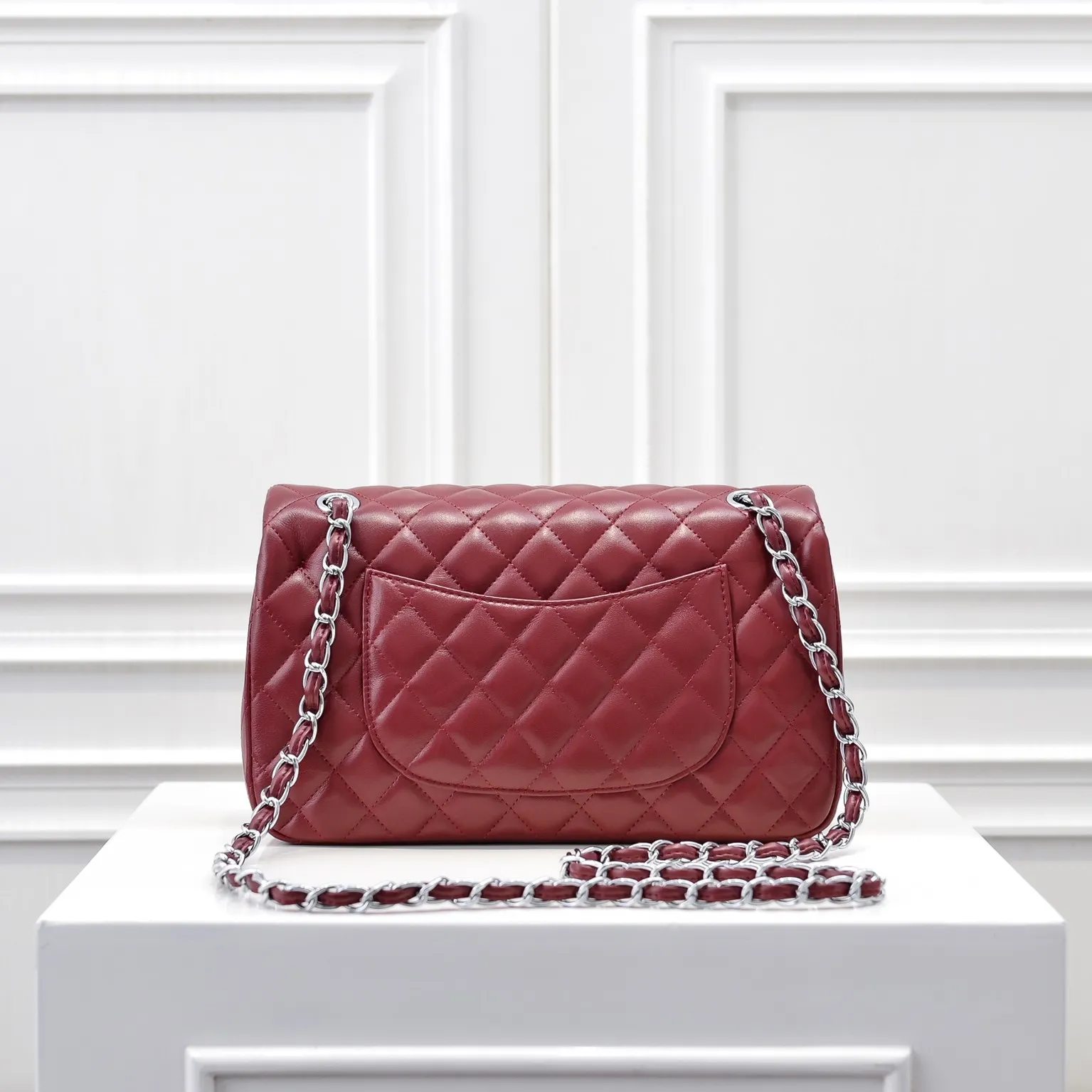 💰420￥Chanel🔥Exclusive quality real shot shipment✈️Official website updated simultaneously👑Chanel sheep pattern classic style with original hardware, summer style is coming💋CHANEL ‼ ️Crossbody bag, sheepskin with red lining🌸‼ ️ 🙈Fashion new favorite🙈 Size: 25.5*16*6.5. Style number: 1112 sheepskin