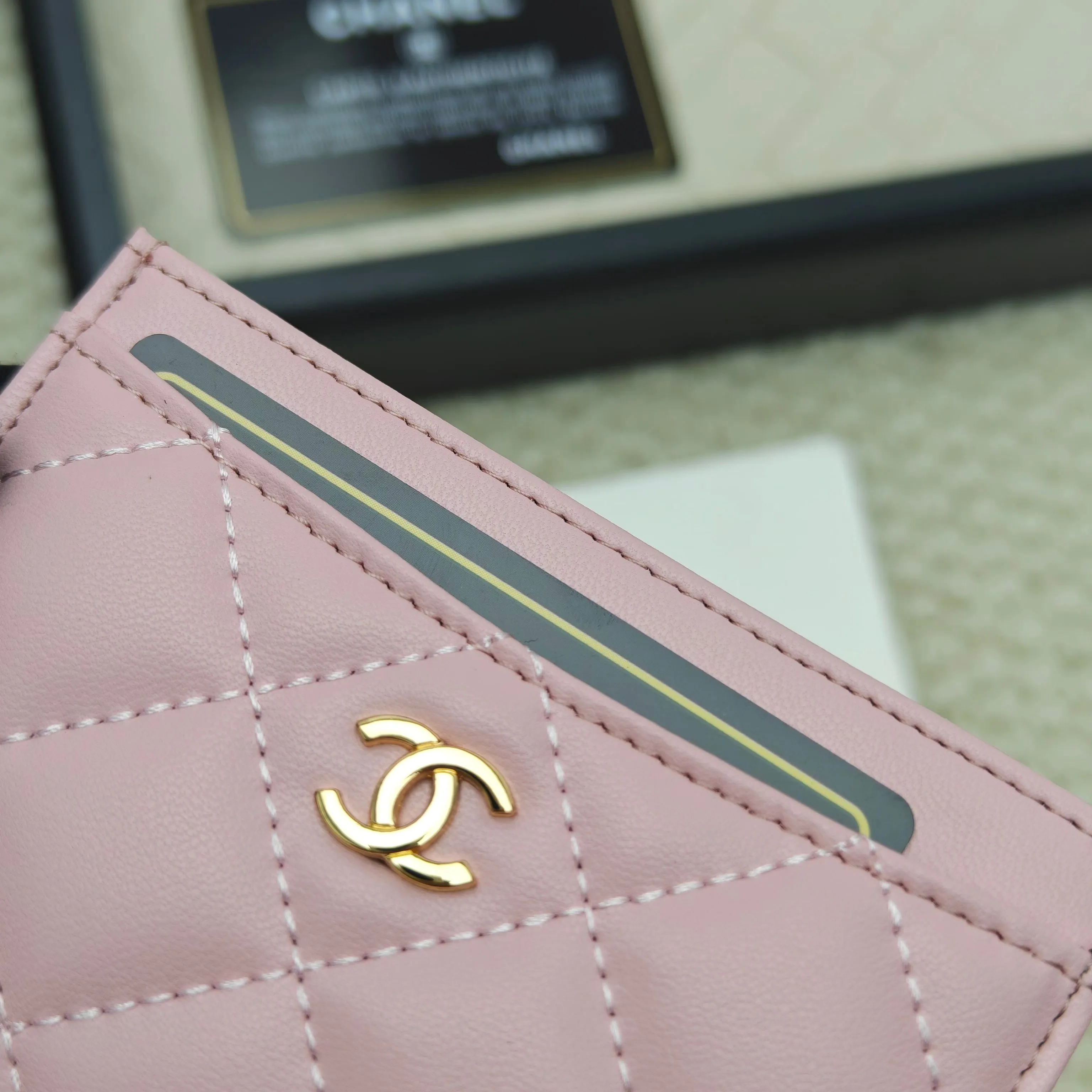 💰100Chanel Chanel counter classic card holder Model number: AP456 Made of cowhide caviar, a classic and timeless mini card holder. Super cute😍 Size: 7.5×11.2×0.5cm Fine workmanship and high-end quality