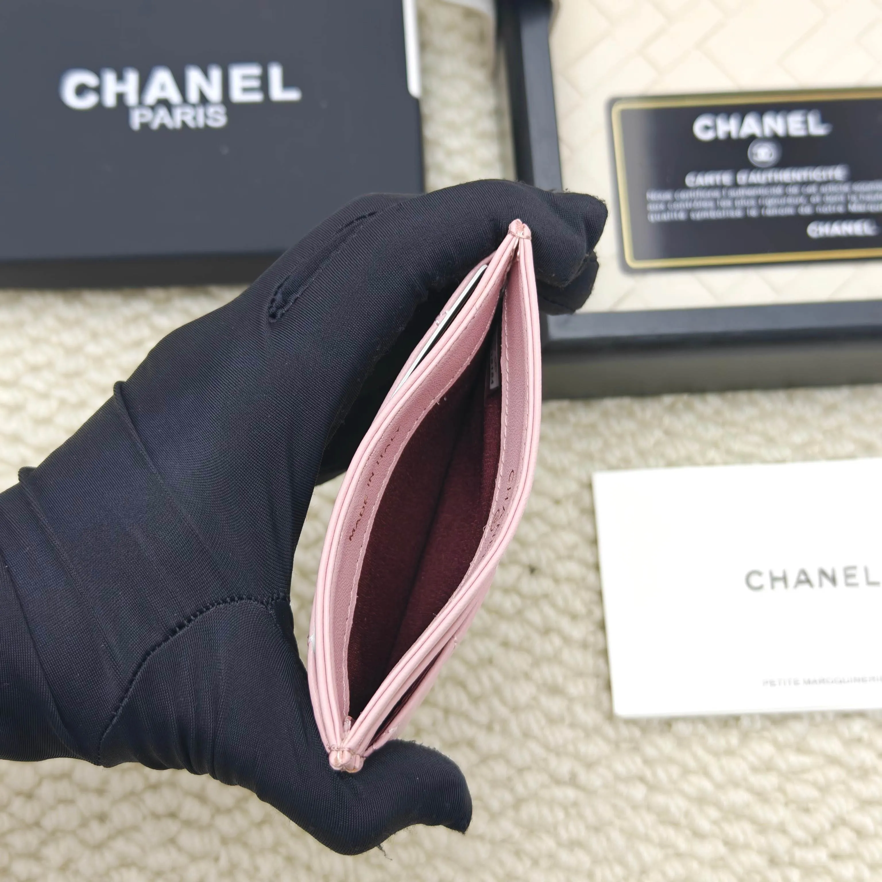💰100Chanel Chanel counter classic card holder Model number: AP456 Made of cowhide caviar, a classic and timeless mini card holder. Super cute😍 Size: 7.5×11.2×0.5cm Fine workmanship and high-end quality